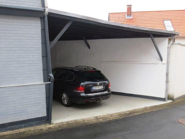 Überdachter Autostellplatz für Gäste