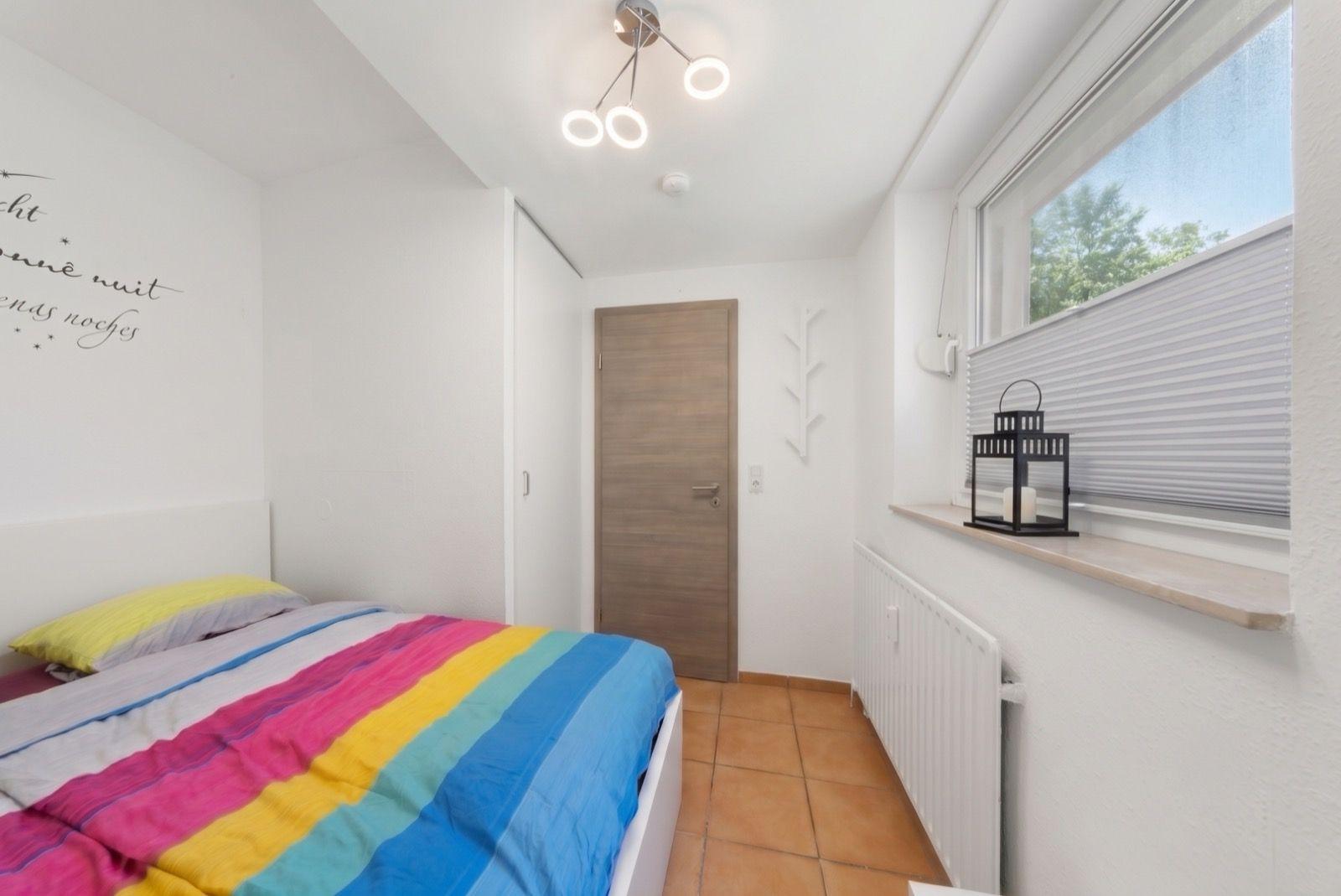 Schlafzimmer mit Doppelbett