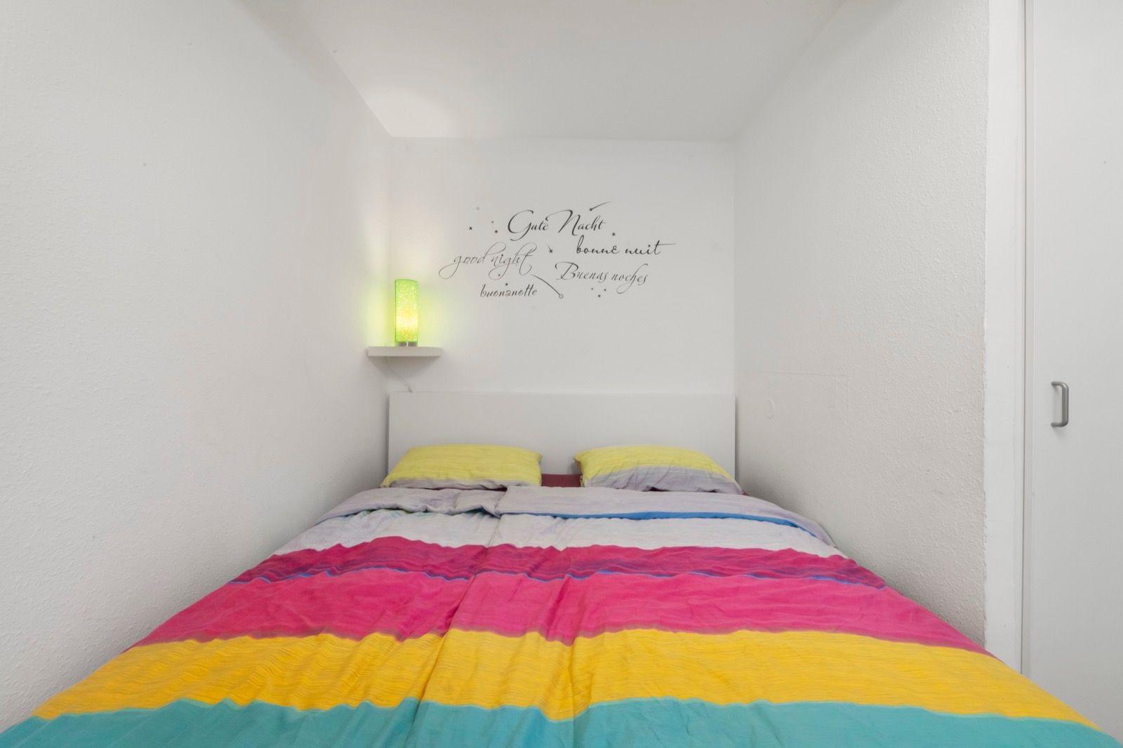 Schlafzimmer mit Doppelbett