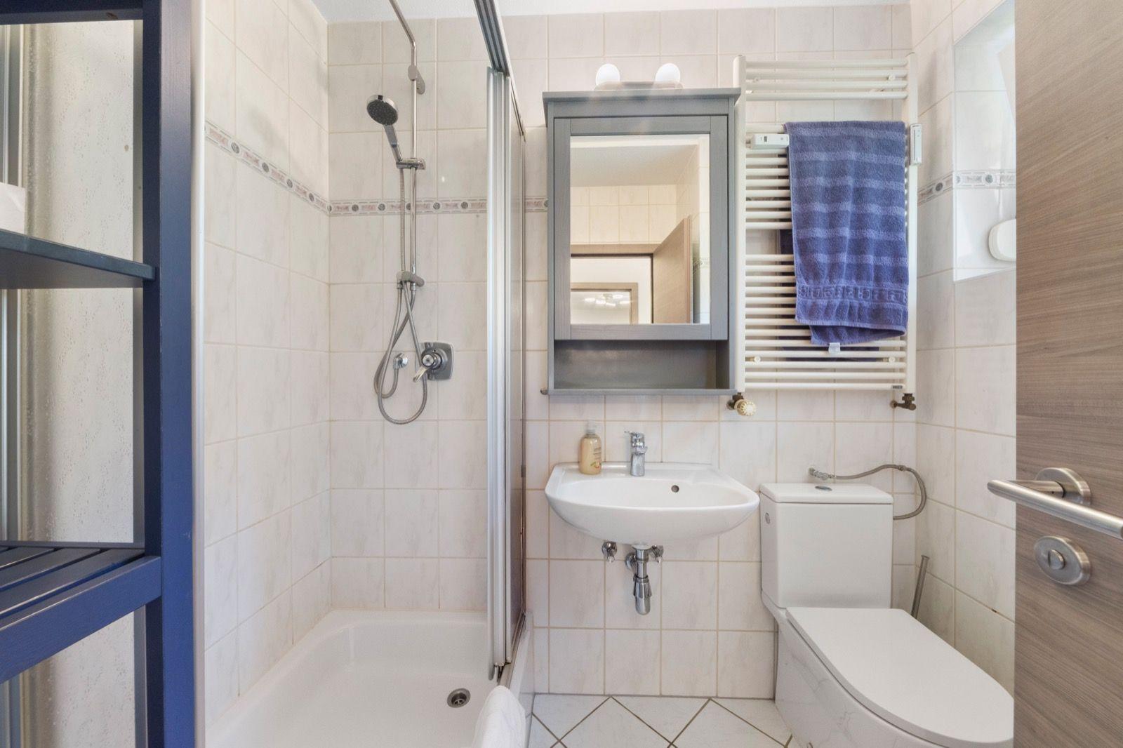 Badezimmer mit Dusche