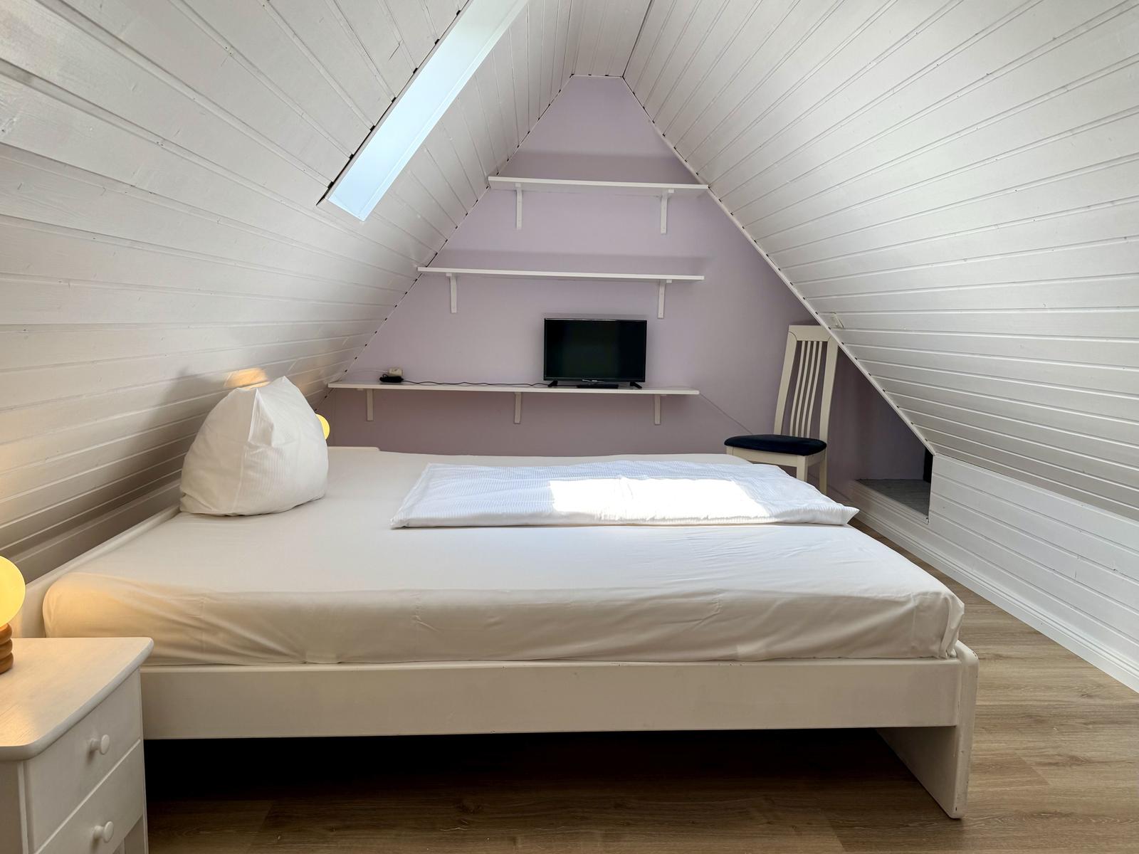 Doppelschlafzimmer (180x200 cm) im DG