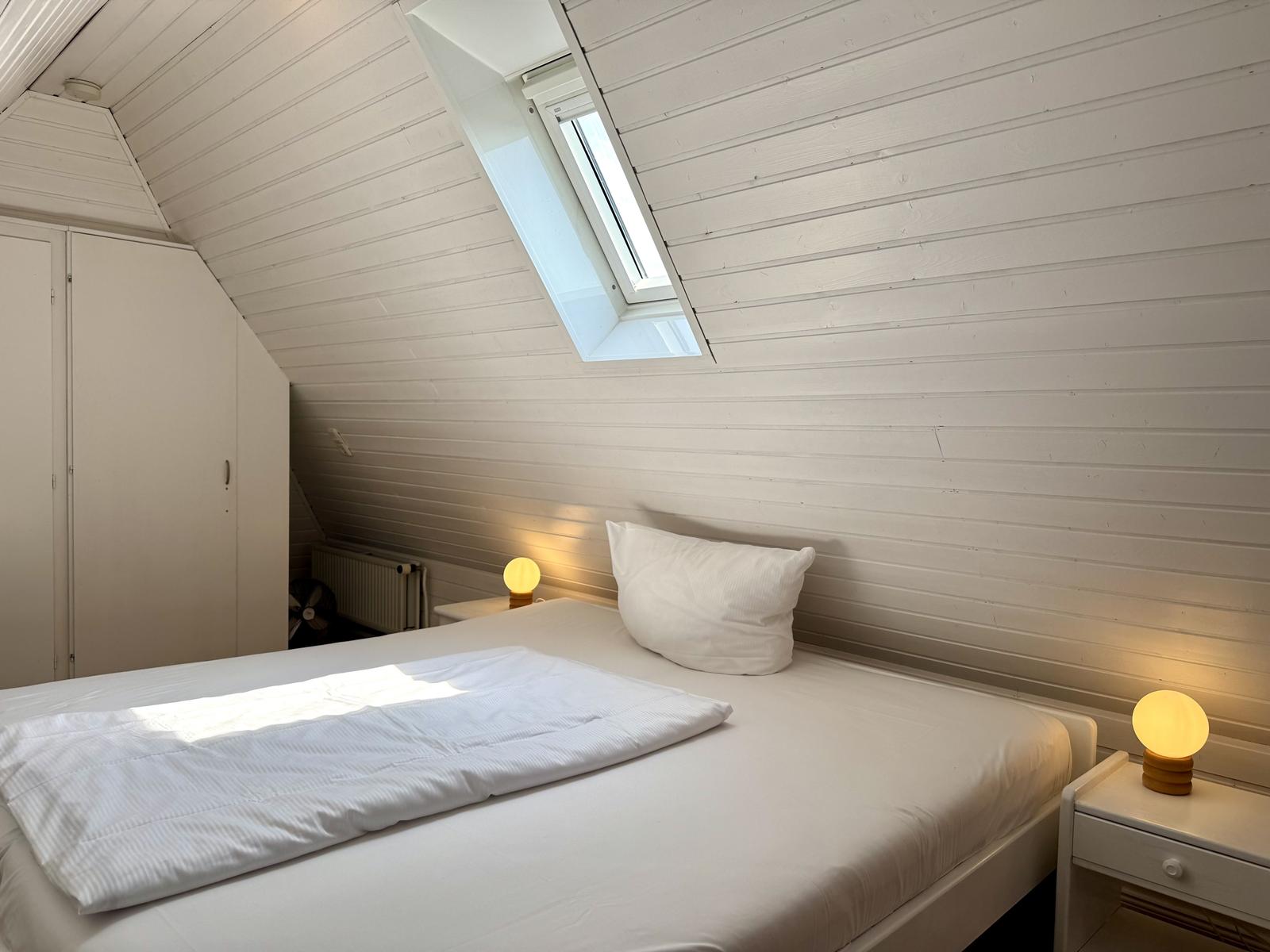 Doppelschlafzimmer (180x200 cm) im DG