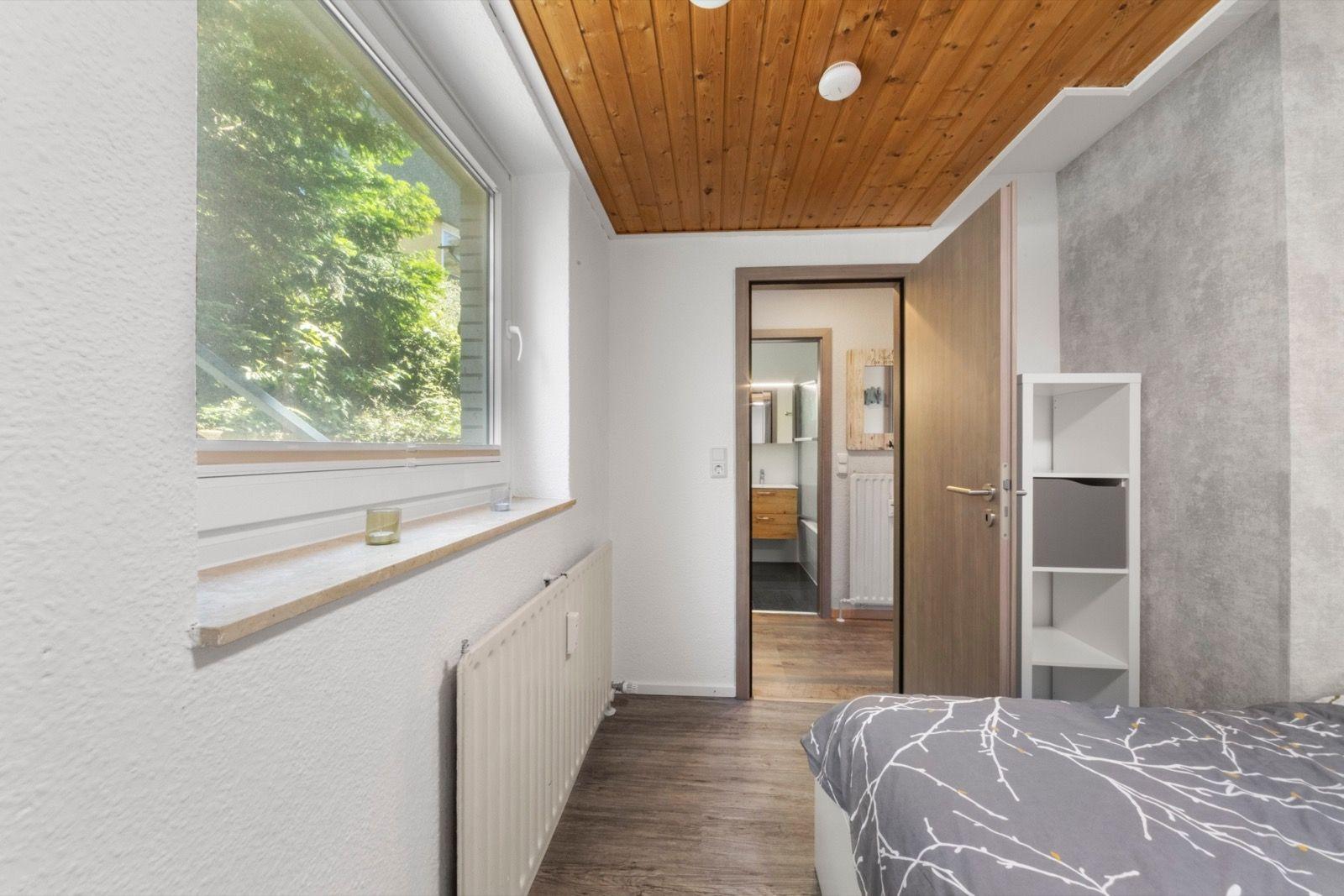 Schlafzimmer mit Doppelbett