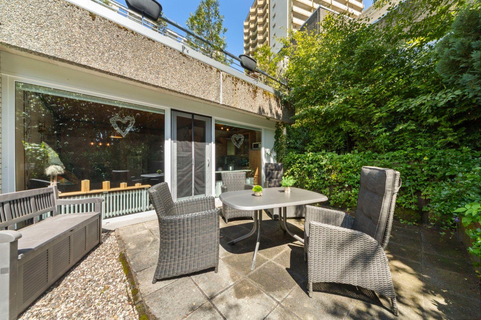 Terrasse mir Gartenmöbeln