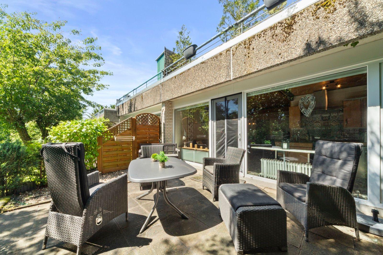 Terrasse mir Gartenmöbeln