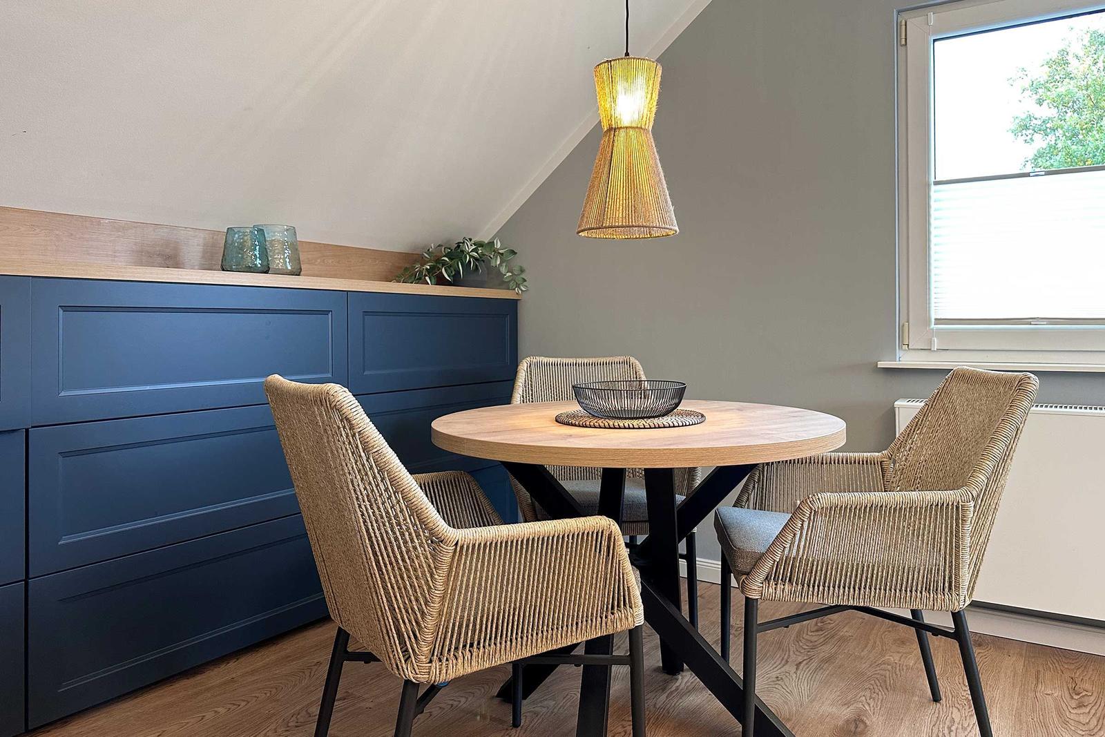 Bequemer Essplatz im Wohnzimmer