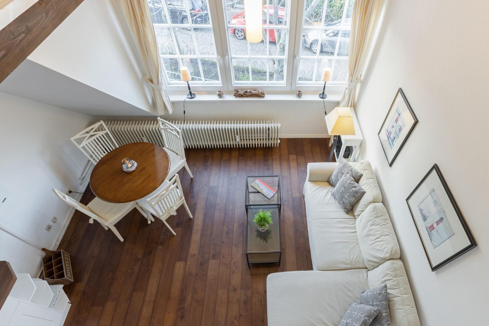 Blick von der Galerie in den Wohnraum