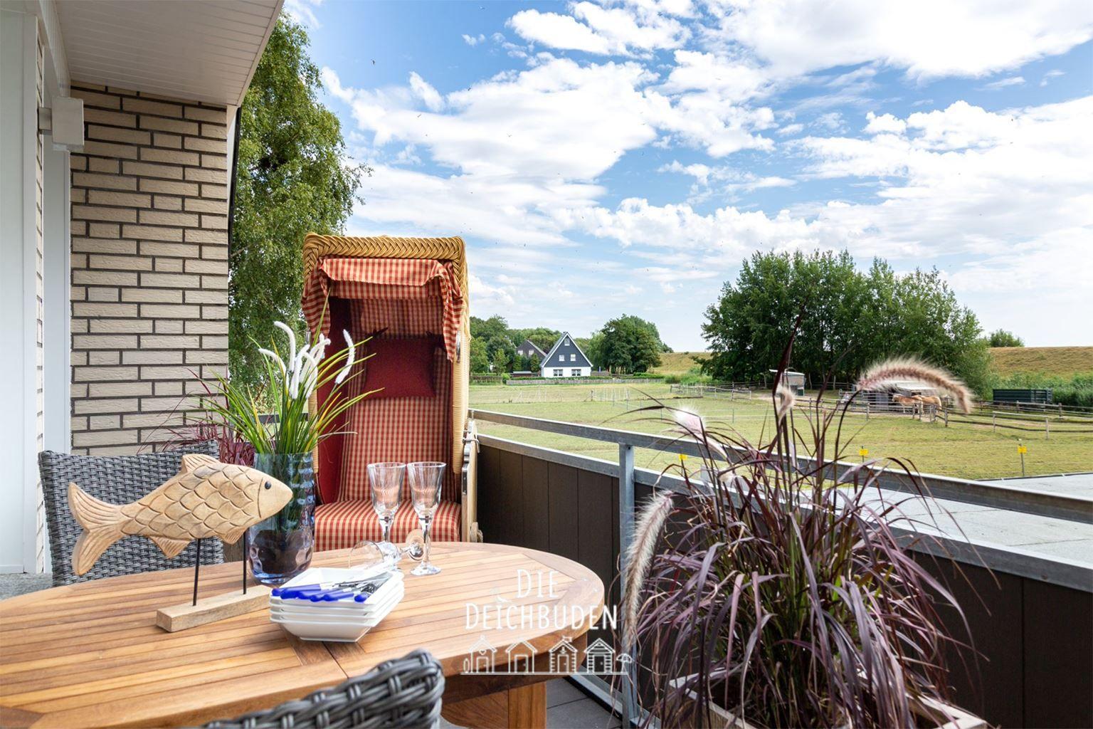 Balkon mit Strandkorb...
