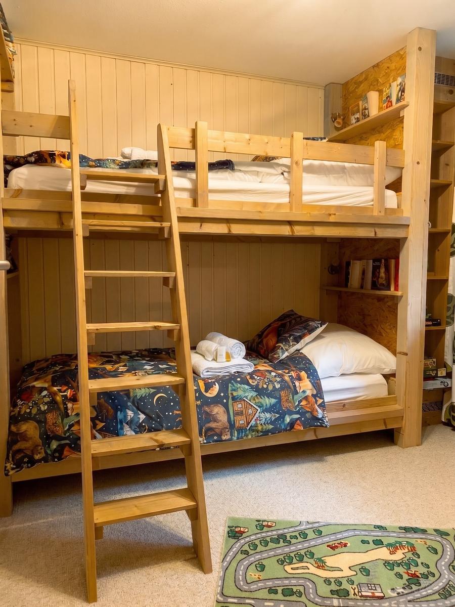 (Kinder-)Zimmer mit Etagenbetten