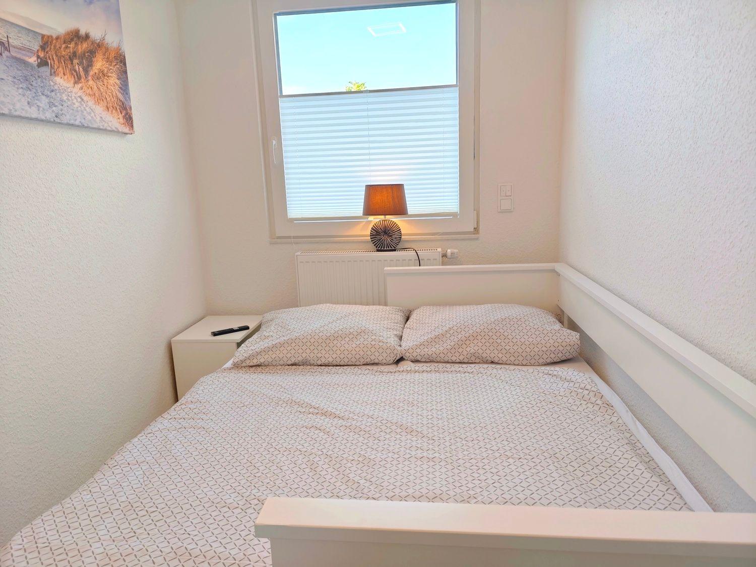 zweites Schlafzimmer (Bett ausgeklappt 160x200)