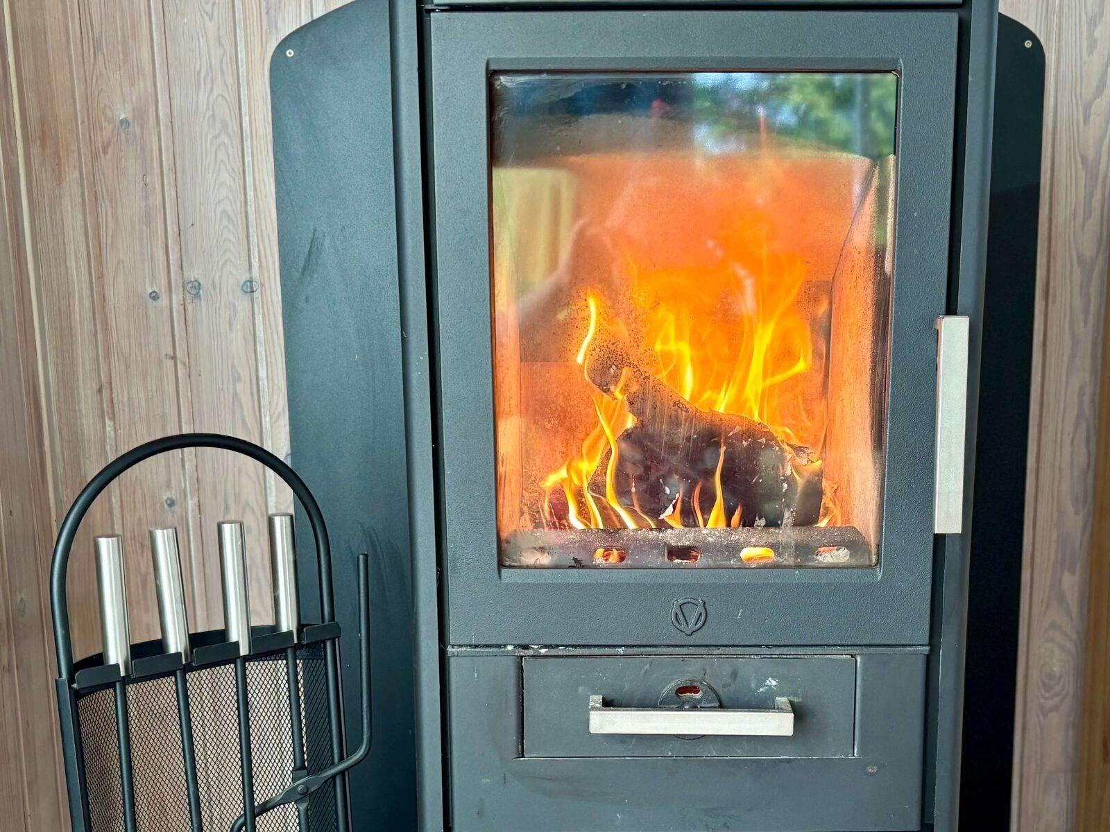 Kamin...