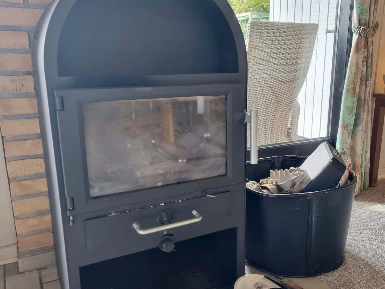 Kamin...