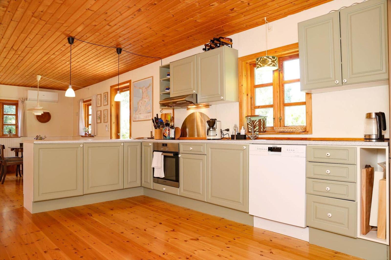 Kitchen/family room