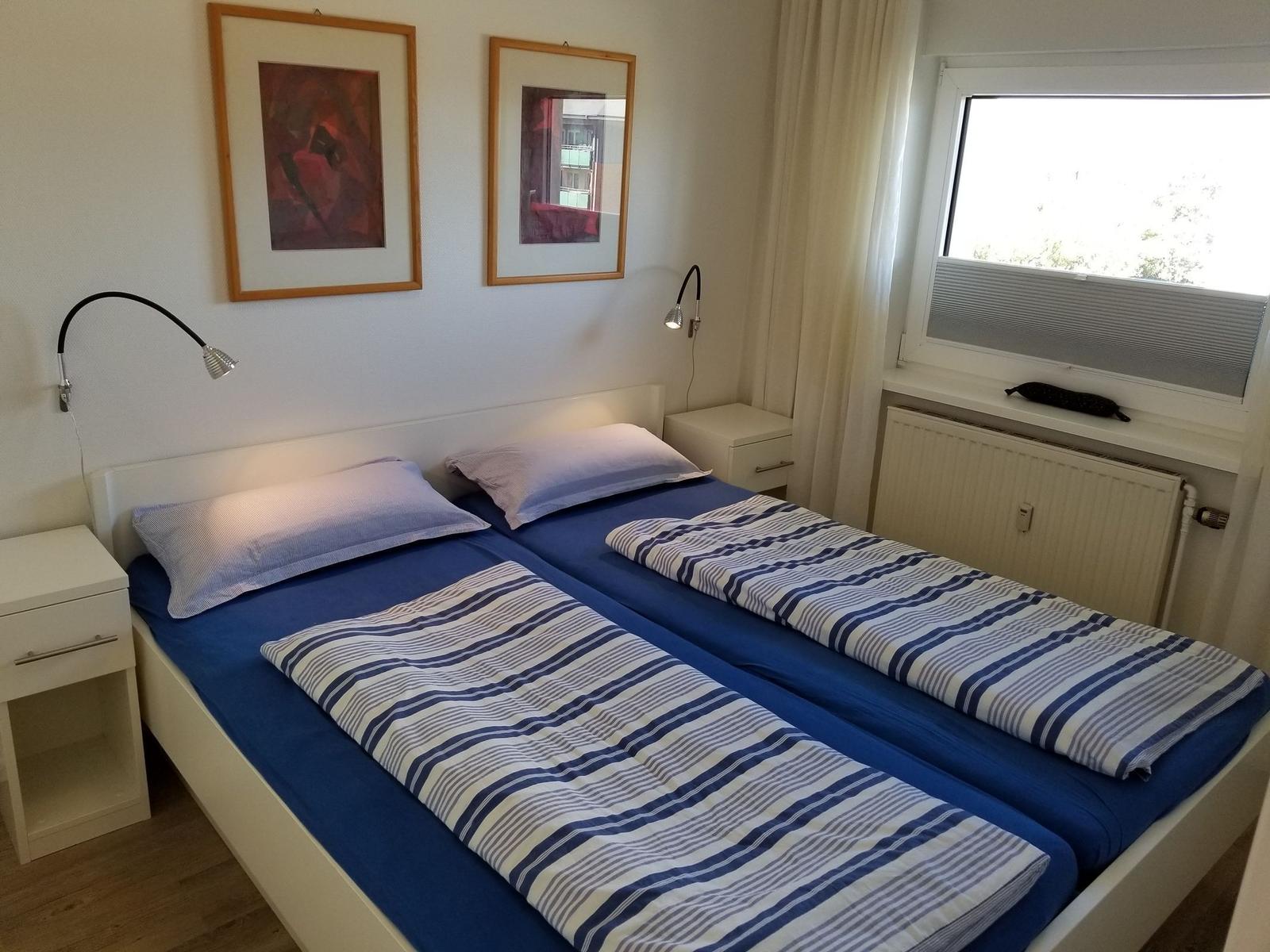 Schlafzimmer mit Doppelbett