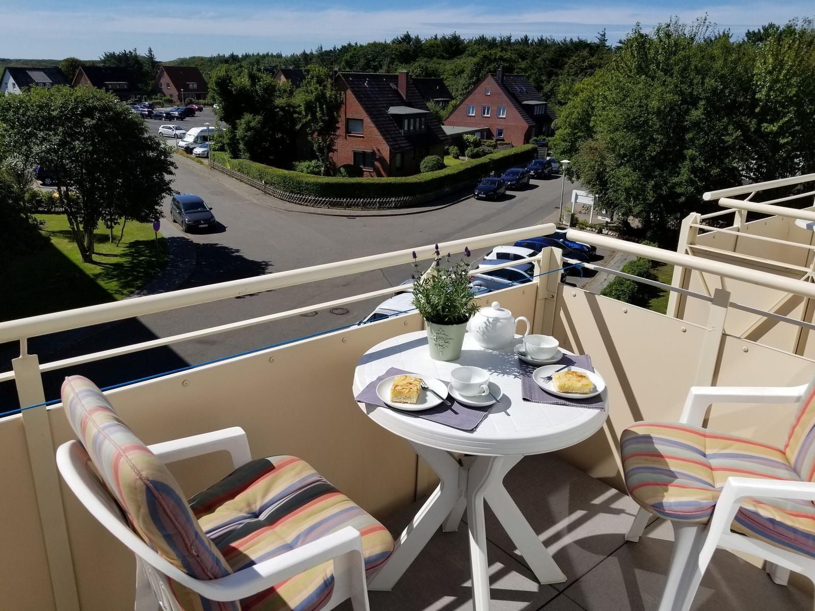 Ausblick vom Balkon mit Sitzecke