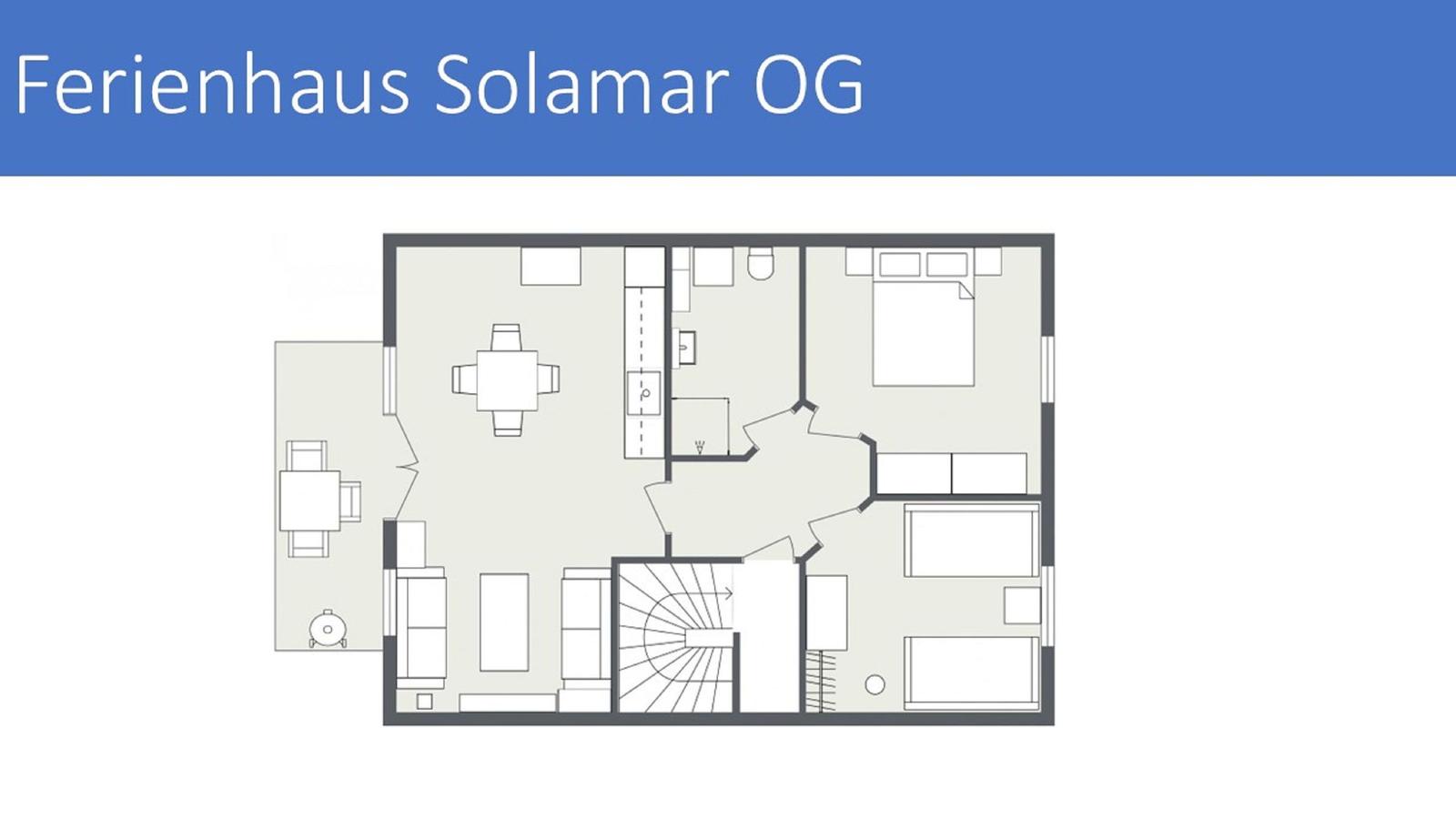 Wohnhaus mit Balkon, Terrasse und Garten. Sicht auf Nachbarhaus.