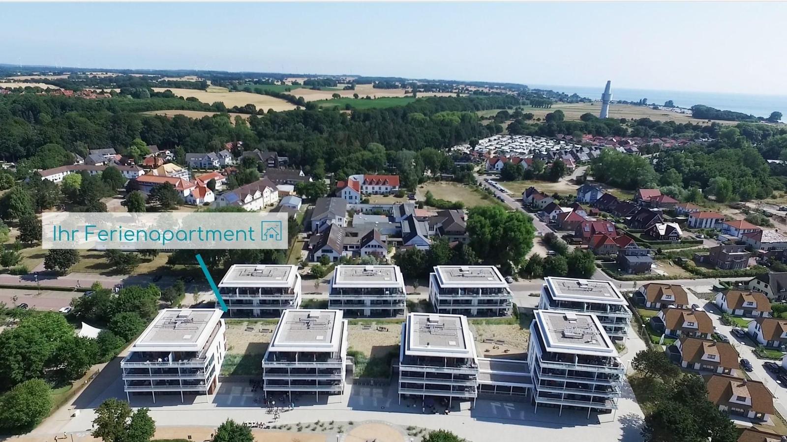Dieses Haus hat zwei Schlafzimmer, zwei Bäder, eine Küche und eine Terrasse.