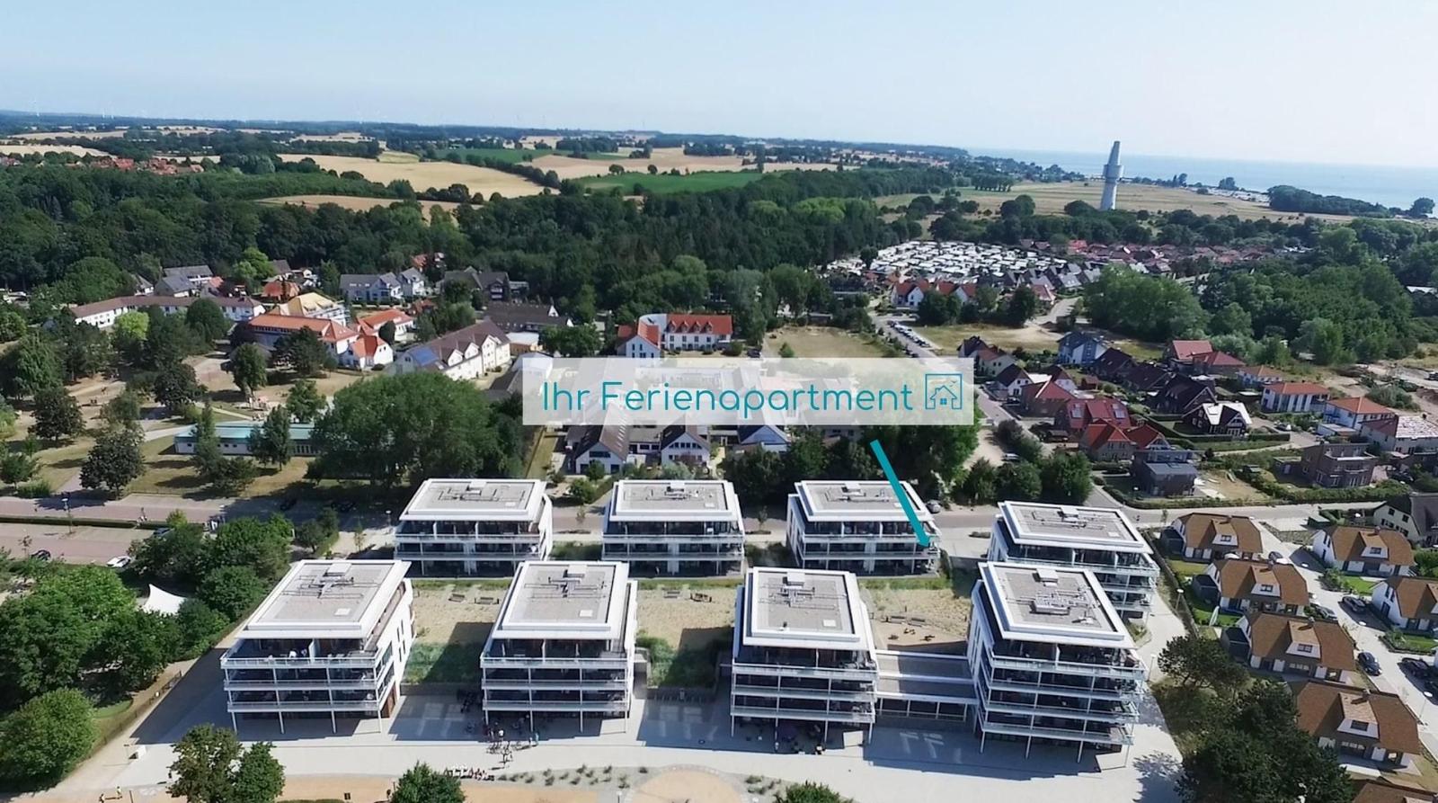 Wohnung mit zwei Schlafzimmern, Küche, Wohnbereich und Balkon.