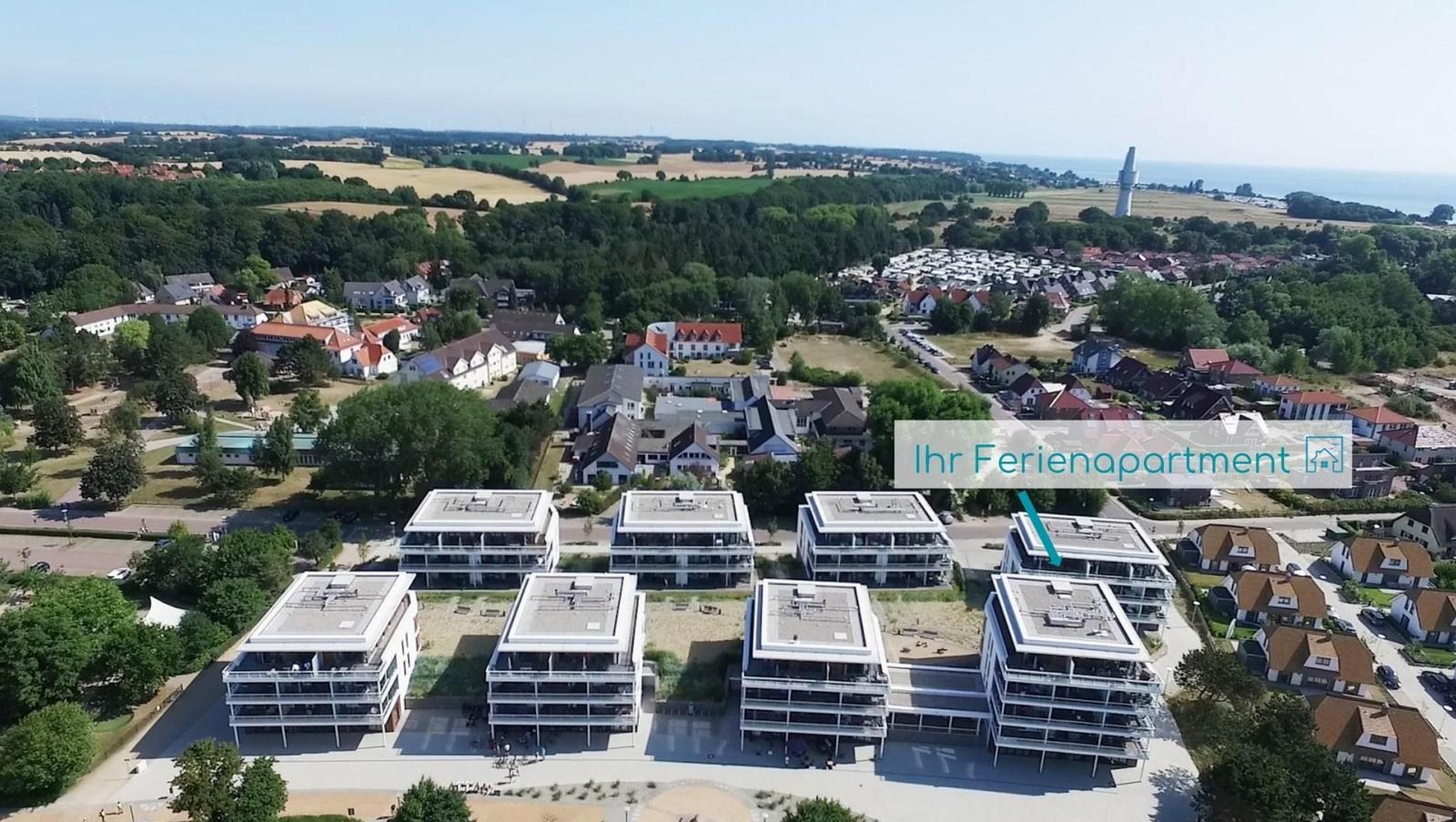 Dieses Apartment hat zwei Schlafzimmer, zwei Bäder, eine Küche und eine Dachterrasse.