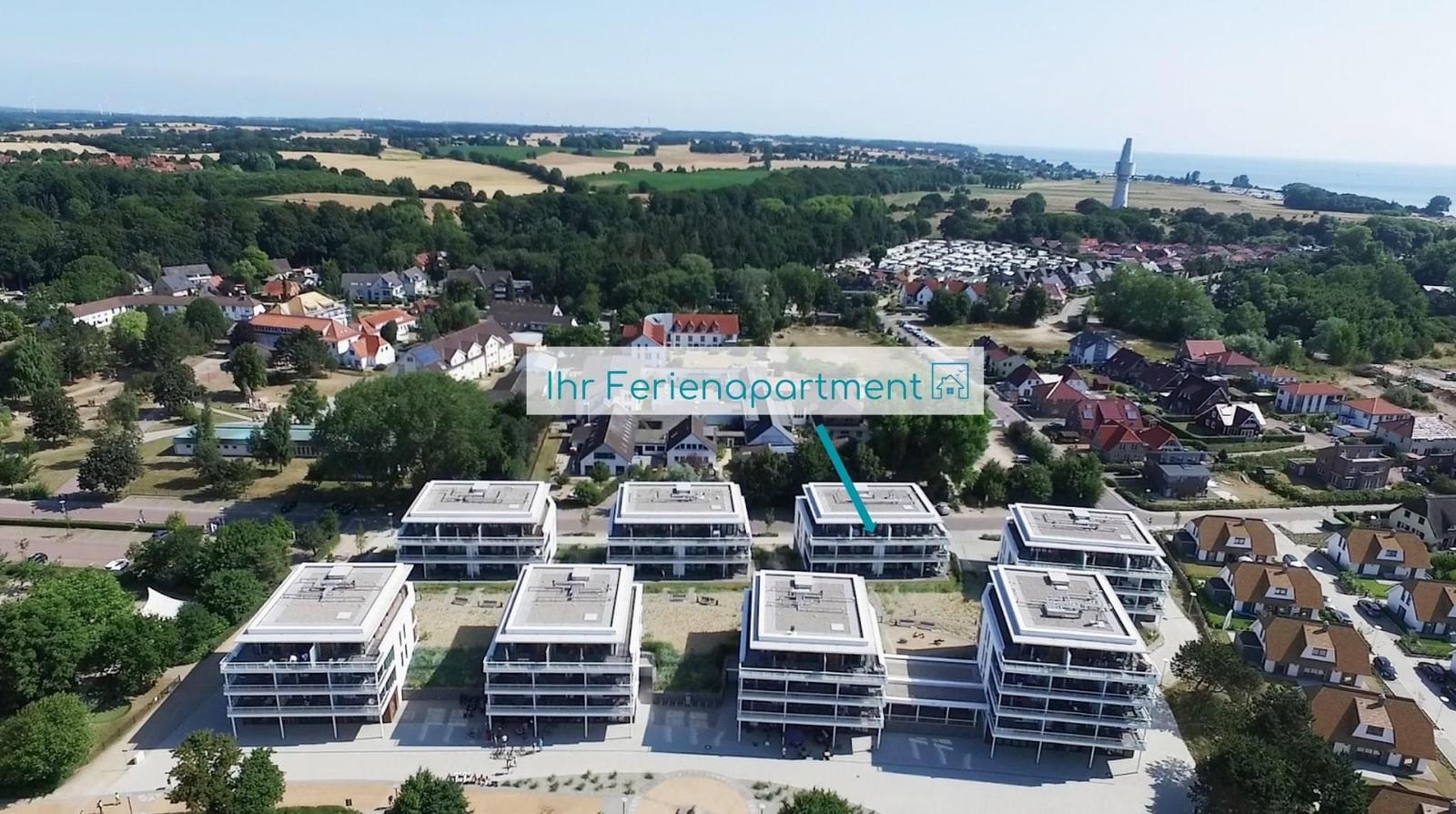 Apartment with kitchen, living/dining, sleeping, bathroom, and rooftop terrace.