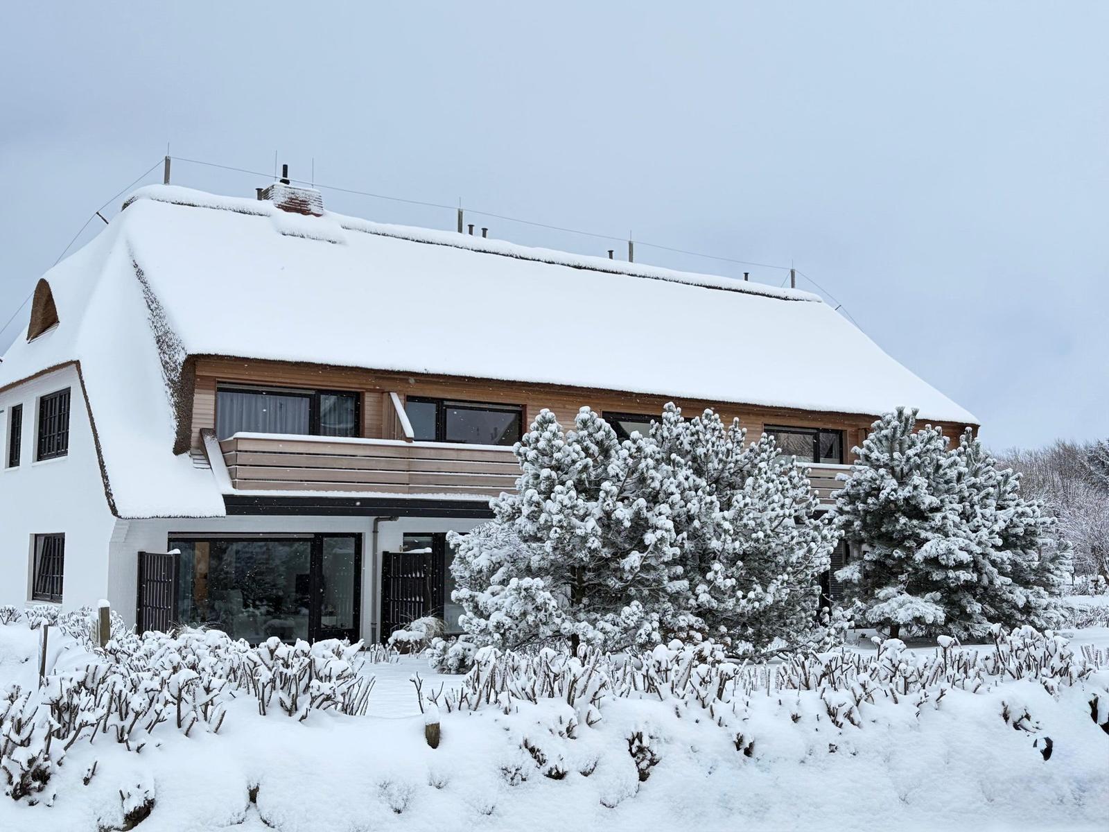 Dieses Ferienhaus bietet eine Küche, ein Schlafzimmer und ein Badezimmer.