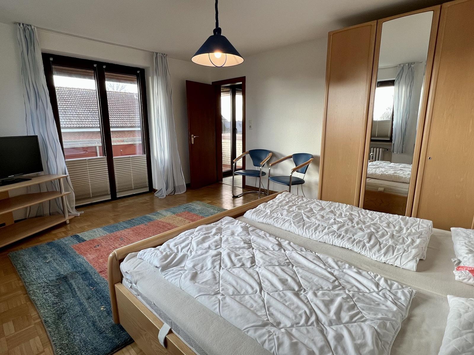 Haus mit Garten und Solaranlage in ruhiger Wohngegend