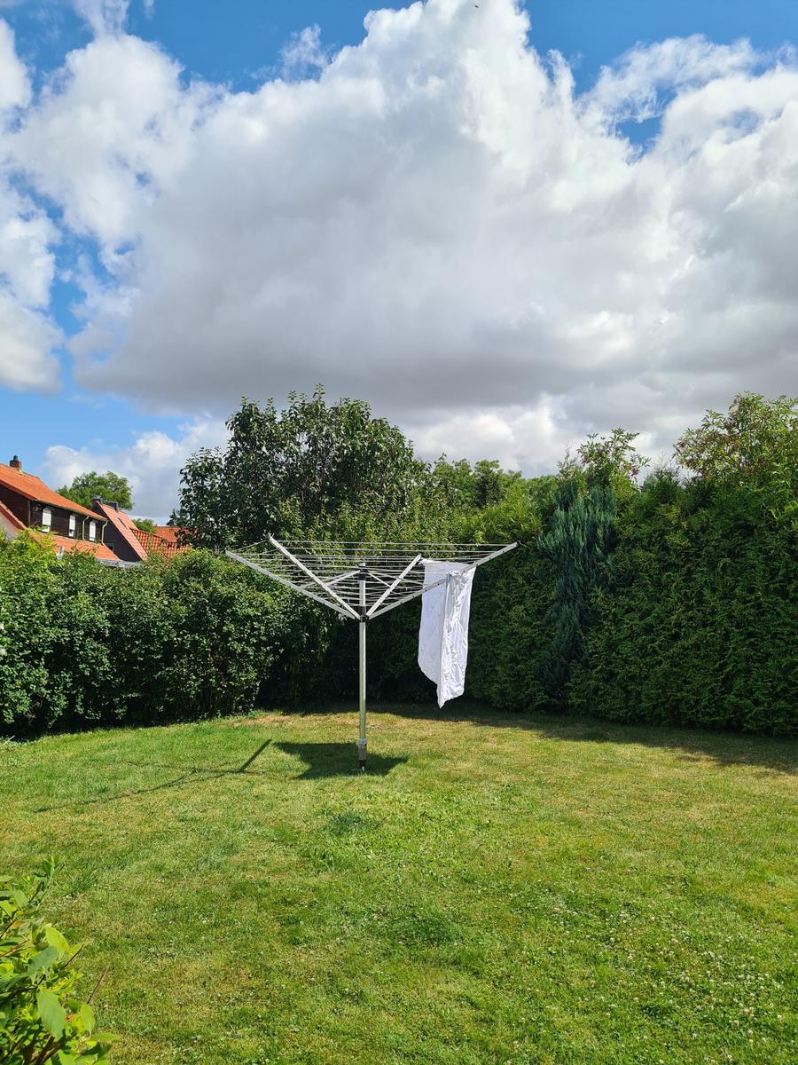 Das Ferienhaus Johanna ist auch mit einer Wäschespinne (und Wäscheständer) für z.B.nasse Badesachen, Handtücher usw. ausgestatten.