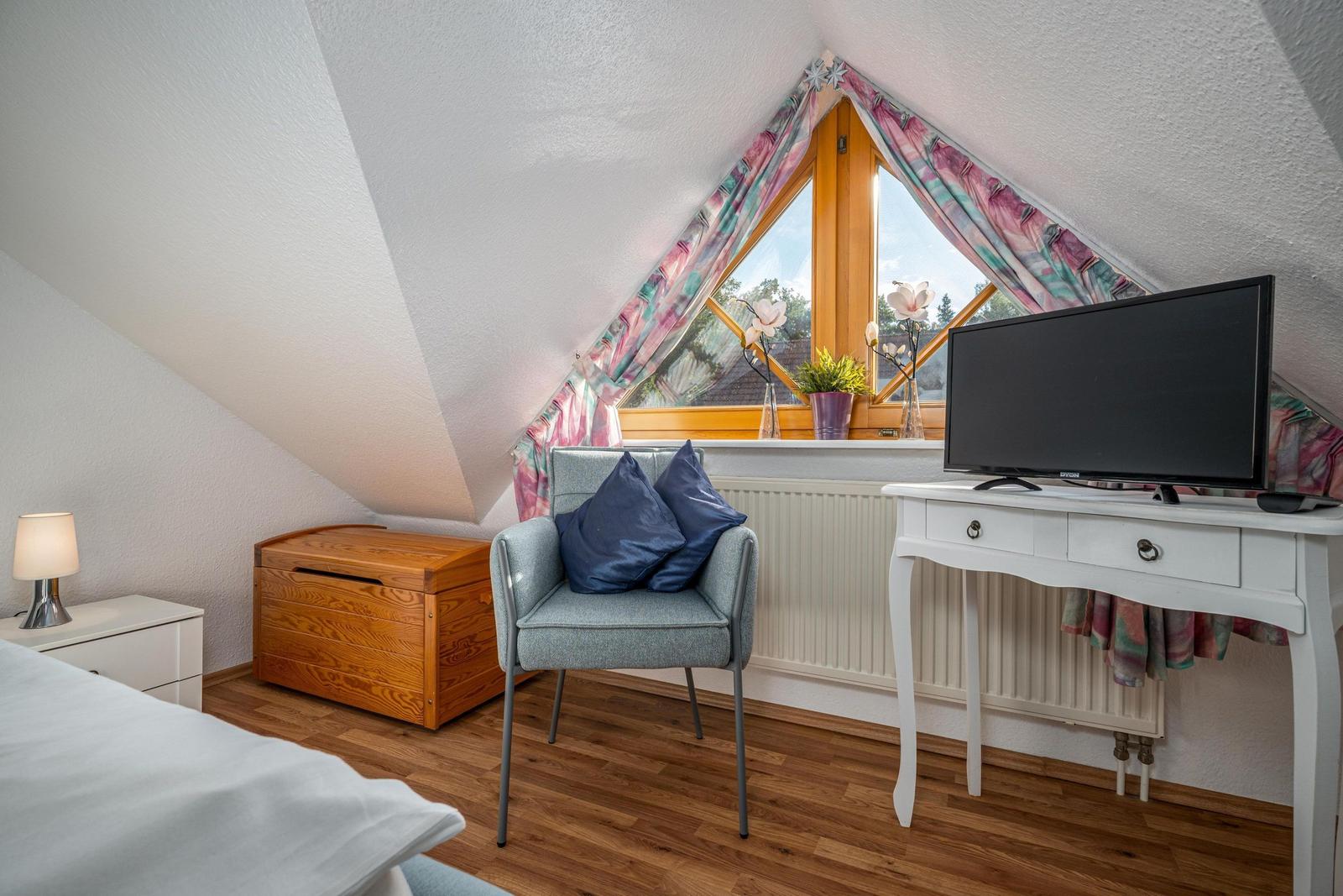 Schlafzimmer mit Doppelbett