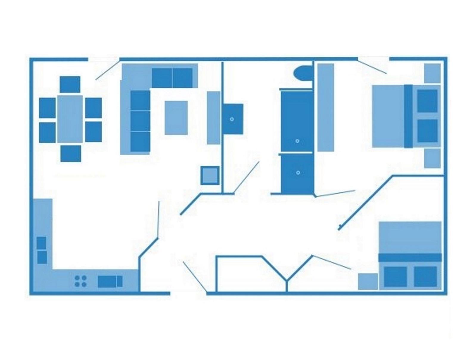 Haus mit Balkon, dunklem Dach und weißen Wänden. Fenster und Regenrohre sind sichtbar.