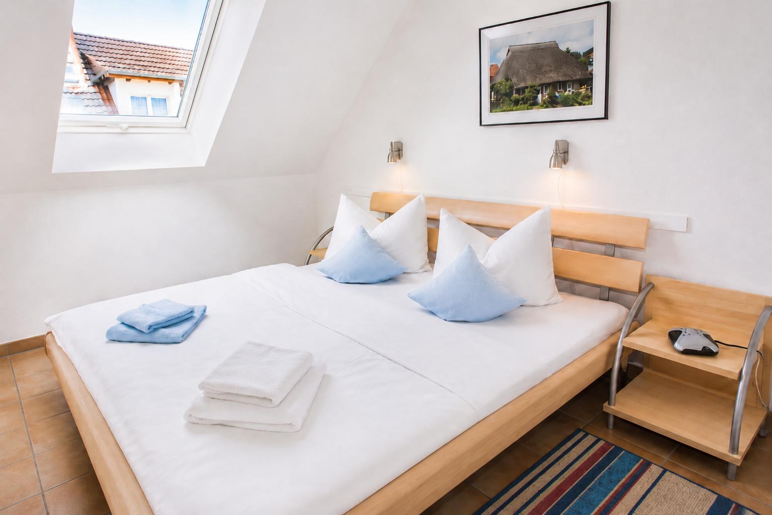 2. Schlafzimmer mit Doppelbett