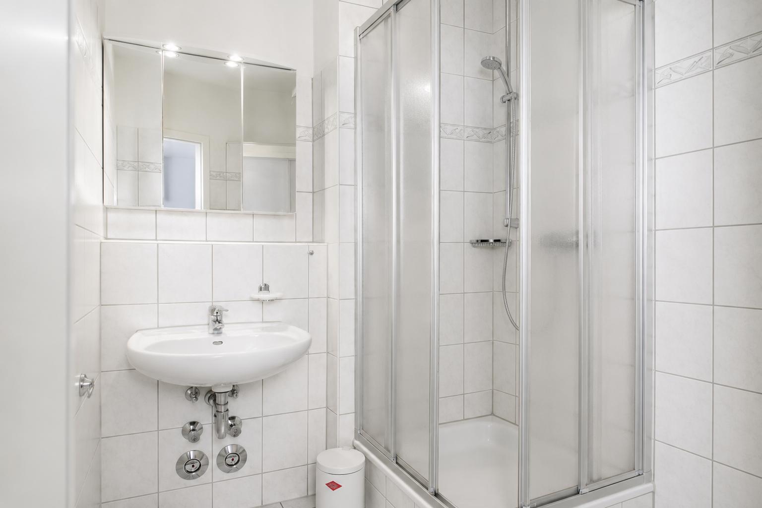 Badezimmer mit Dusche