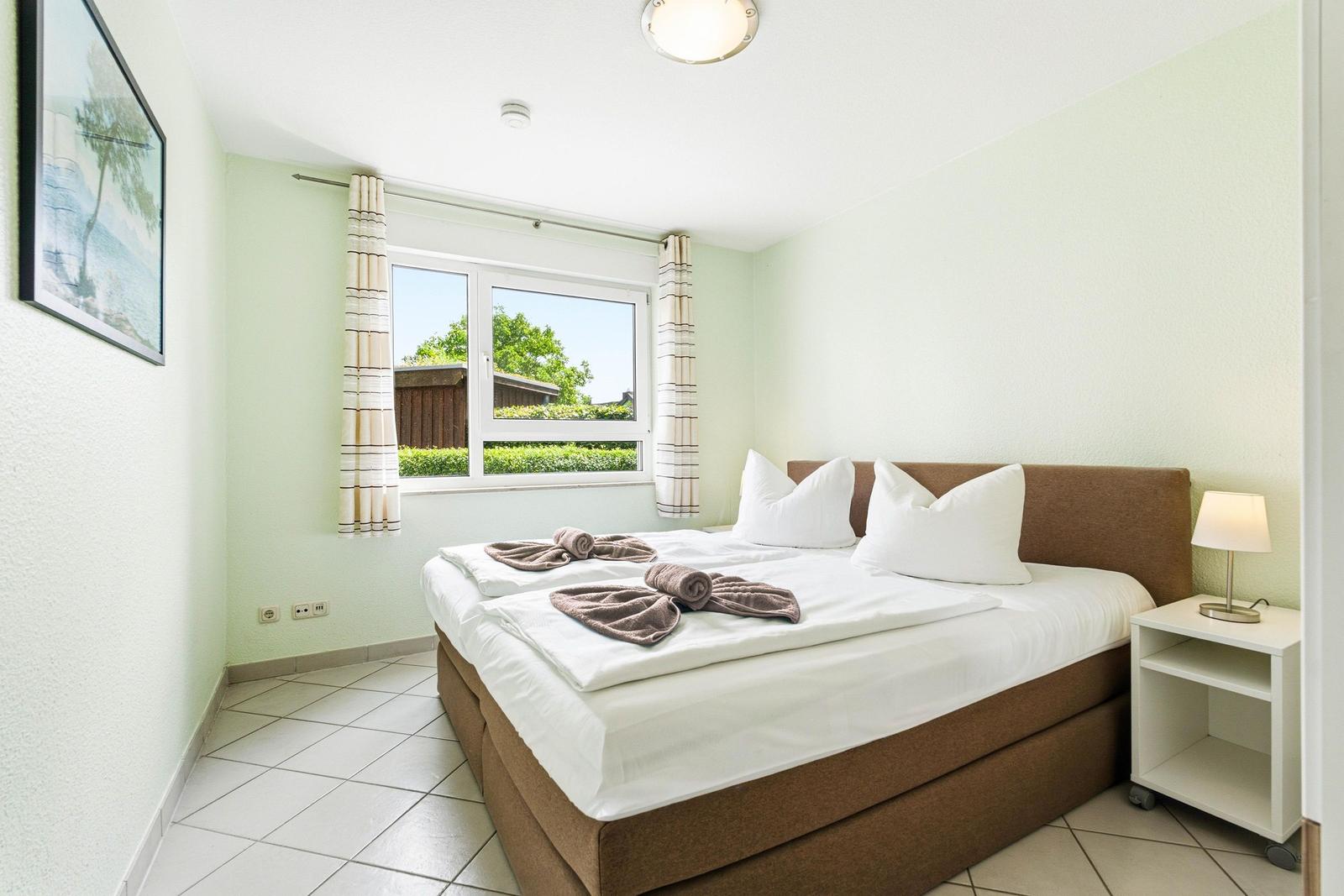 Schlafzimmer mit Doppelbett