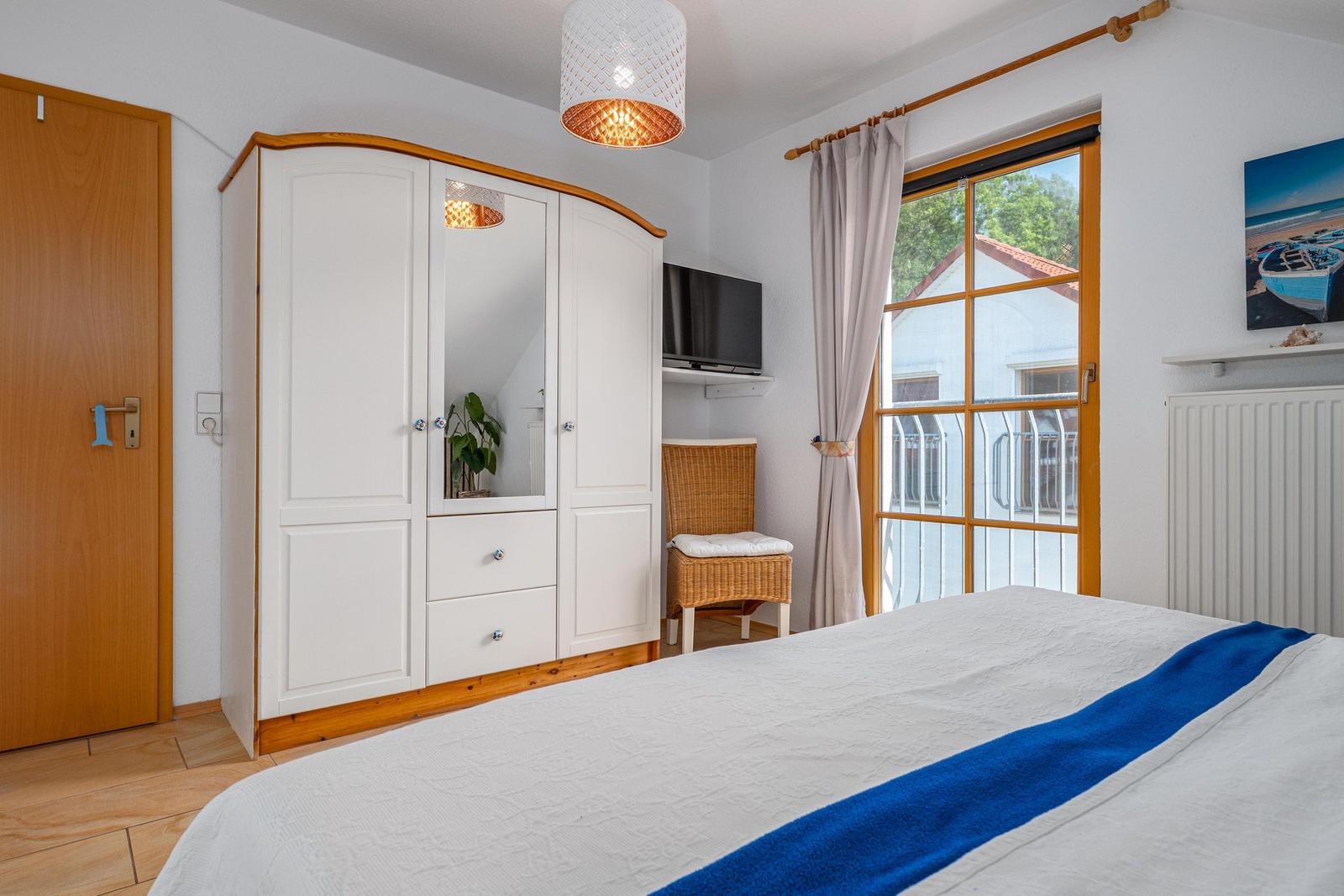 Schlafzimmer mit Doppelbett