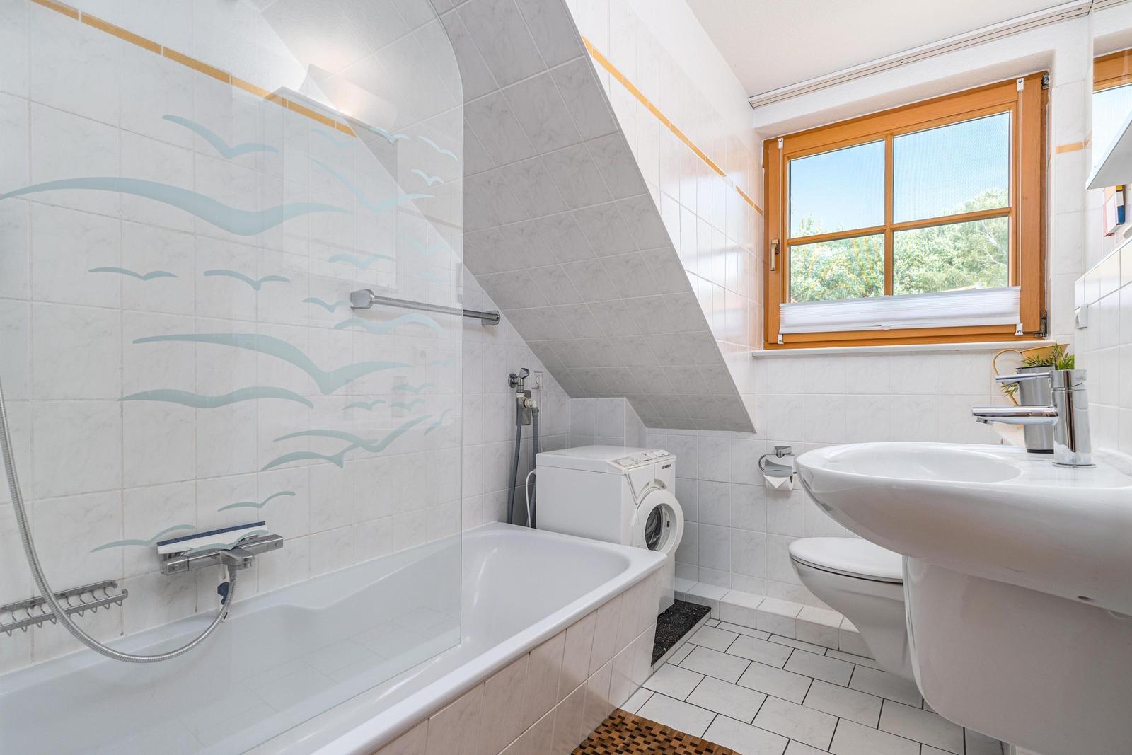 Badezimmer mit Badewanne