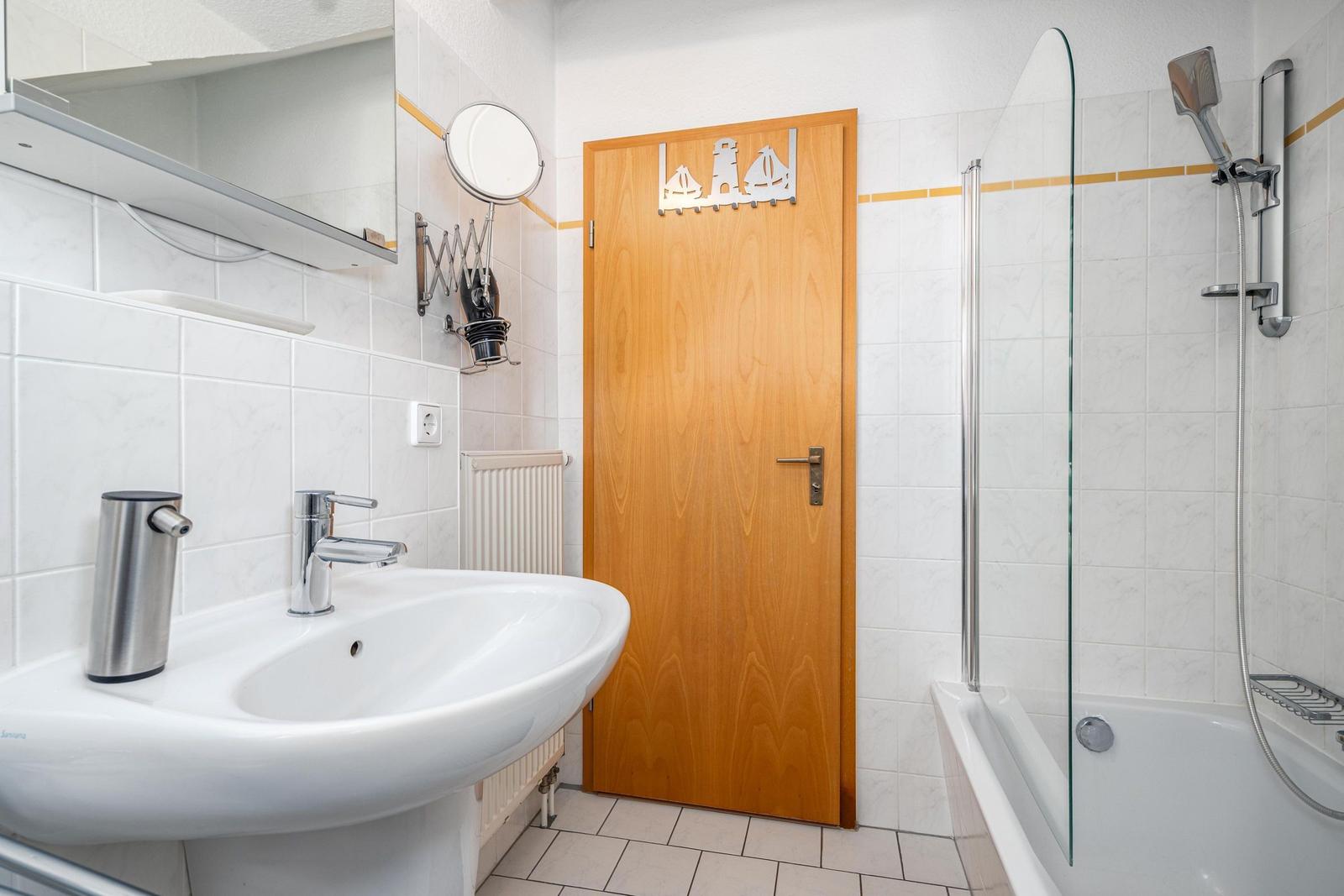 Badezimmer mit Badewanne