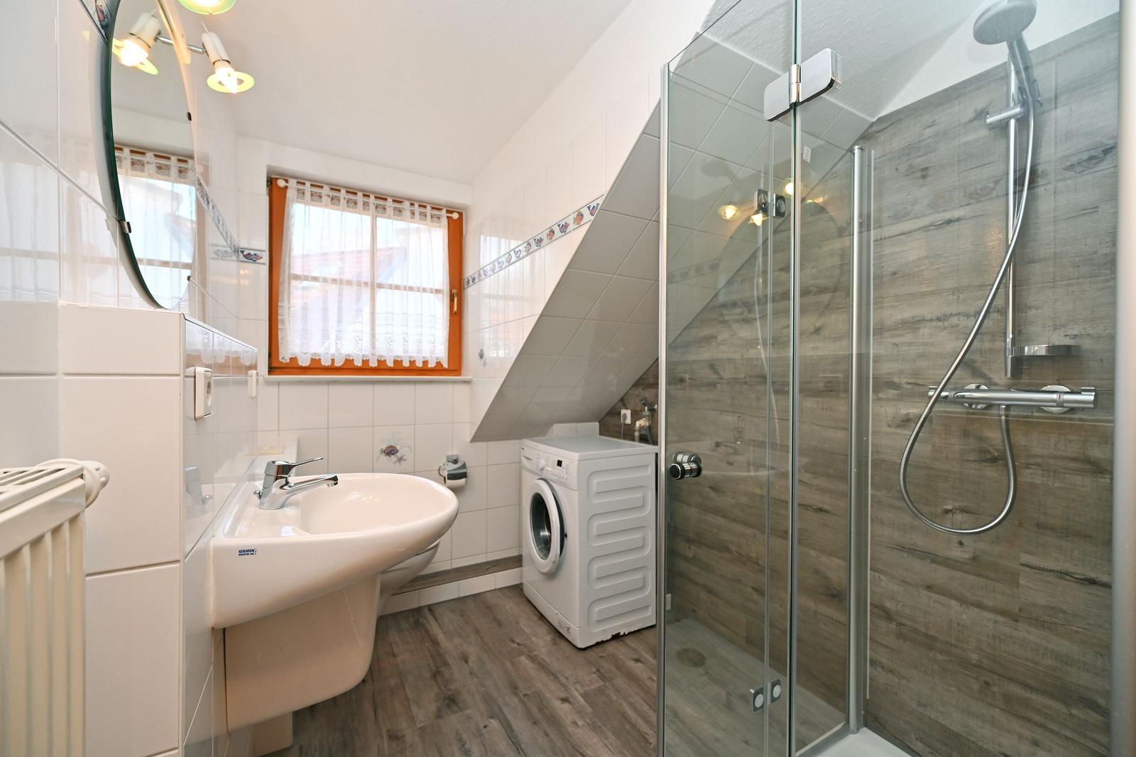 Badezimmer mit Dusche