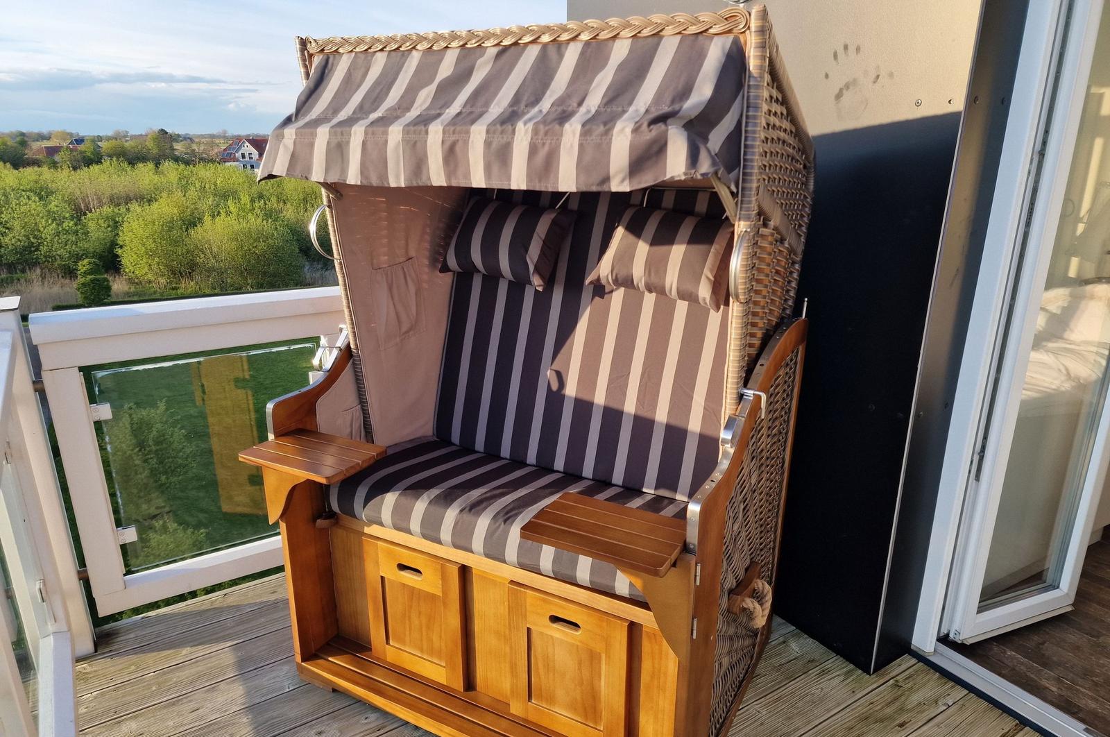 Balkon mit Strandkorb