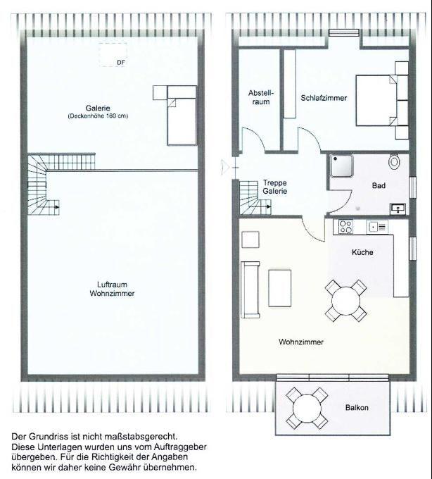 Zwei-Stockwerke-Haus mit Balkon, umgeben von Blumen und einem Gehweg.