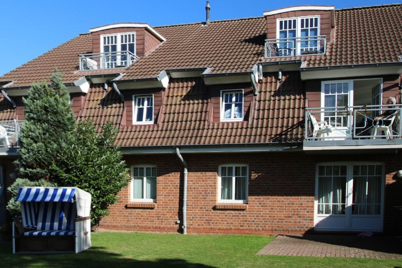Funktionaler Grundriss mit zwei Wohnungen, Schlafzimmern und Baden.