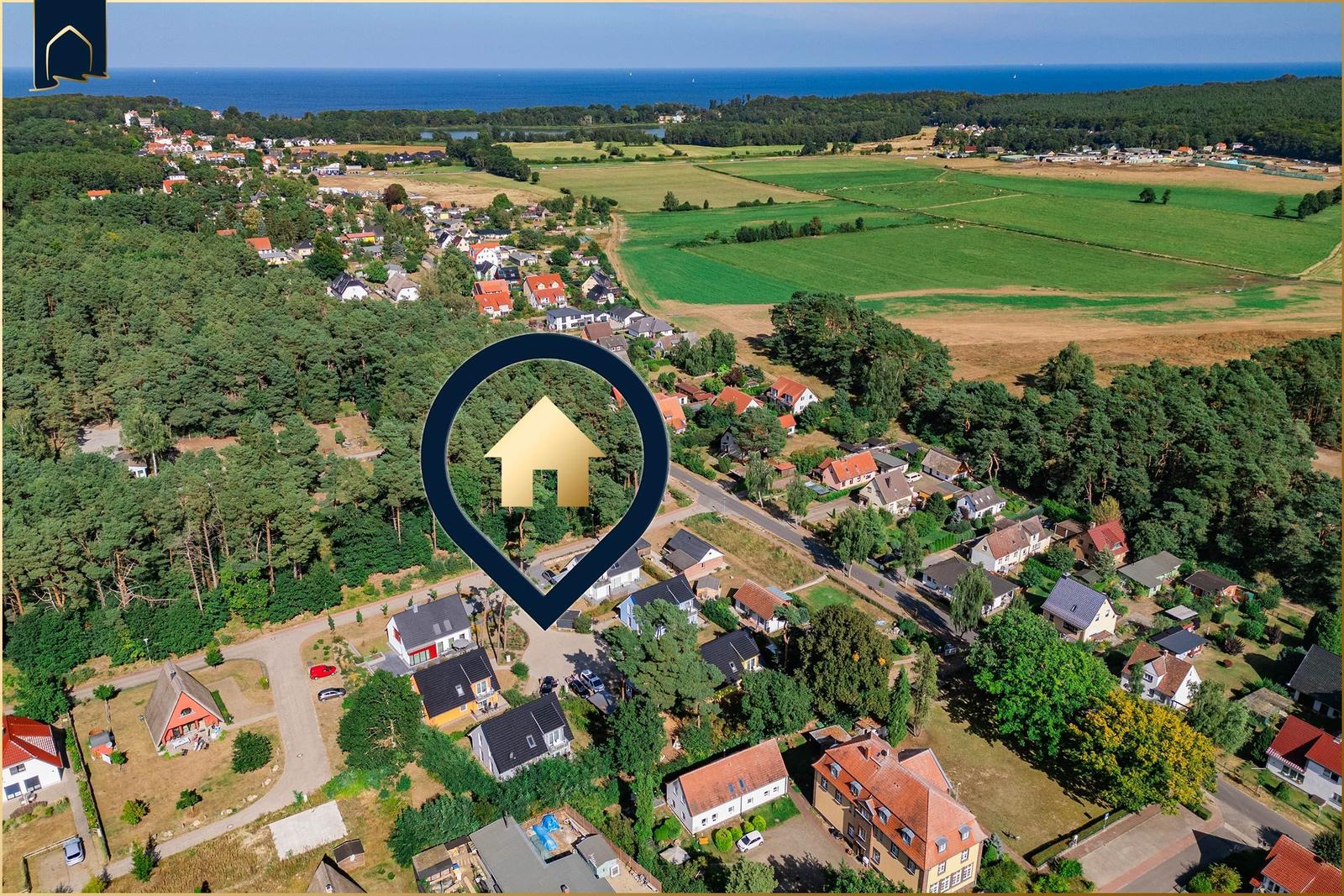 Haus in Waldnähe mit Blick auf See