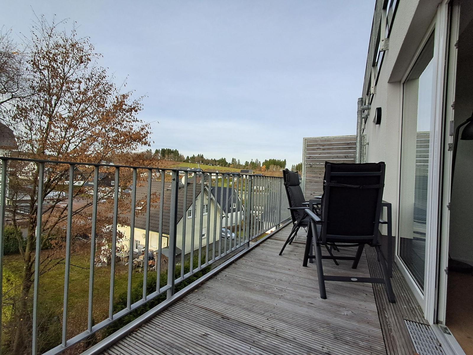 Wohnung mit Schlafzimmer, Küche und Balkon. Modern eingerichtet.
