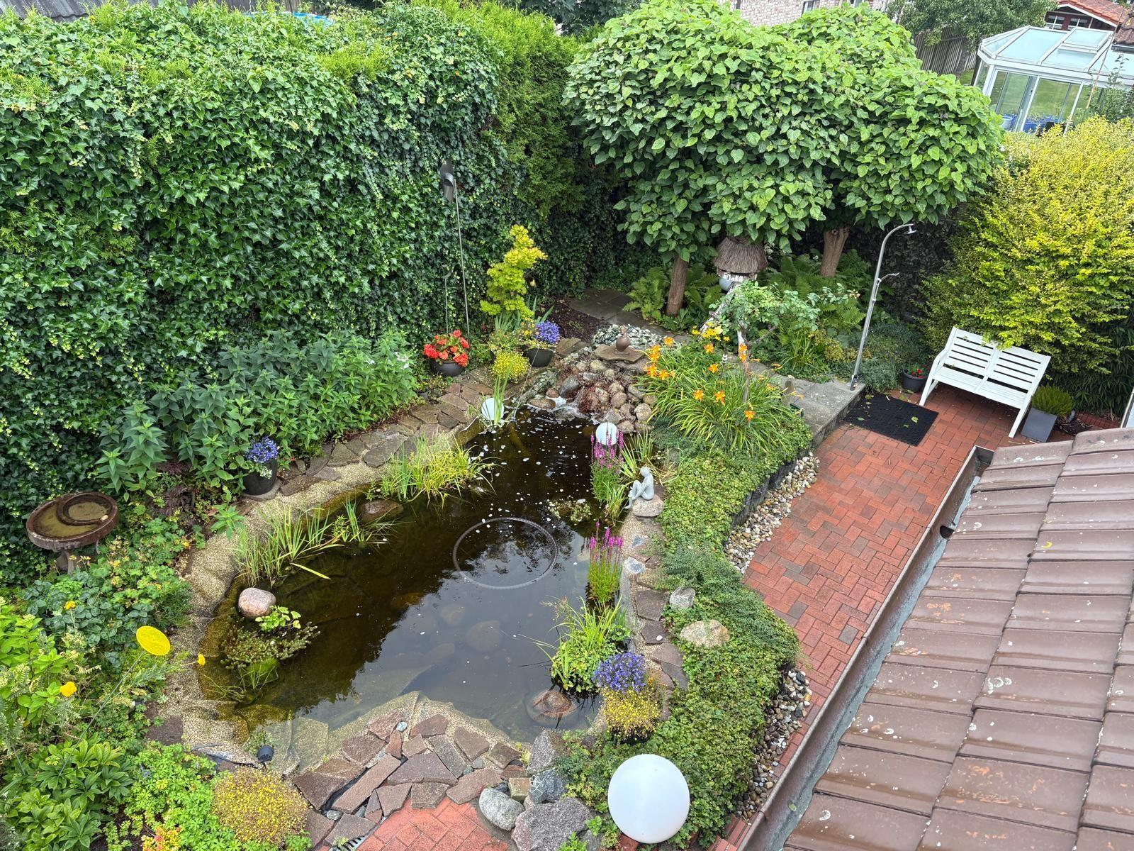 Wohnung mit drei Schlafzimmern, Essbereich, Bad und Balkon auf Südseite.