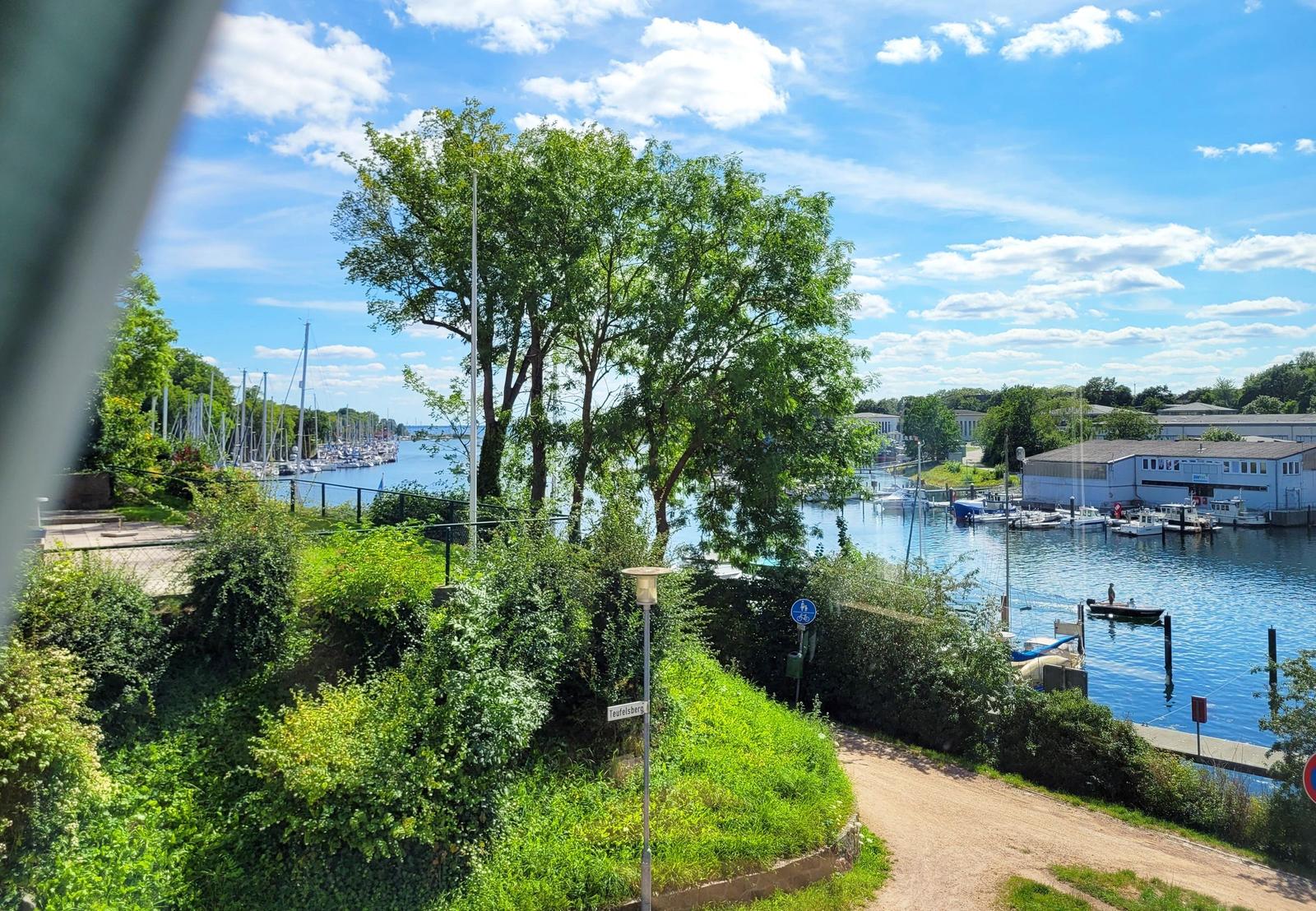 Ruhige Promenade Richtung Hafen von Neustadt
