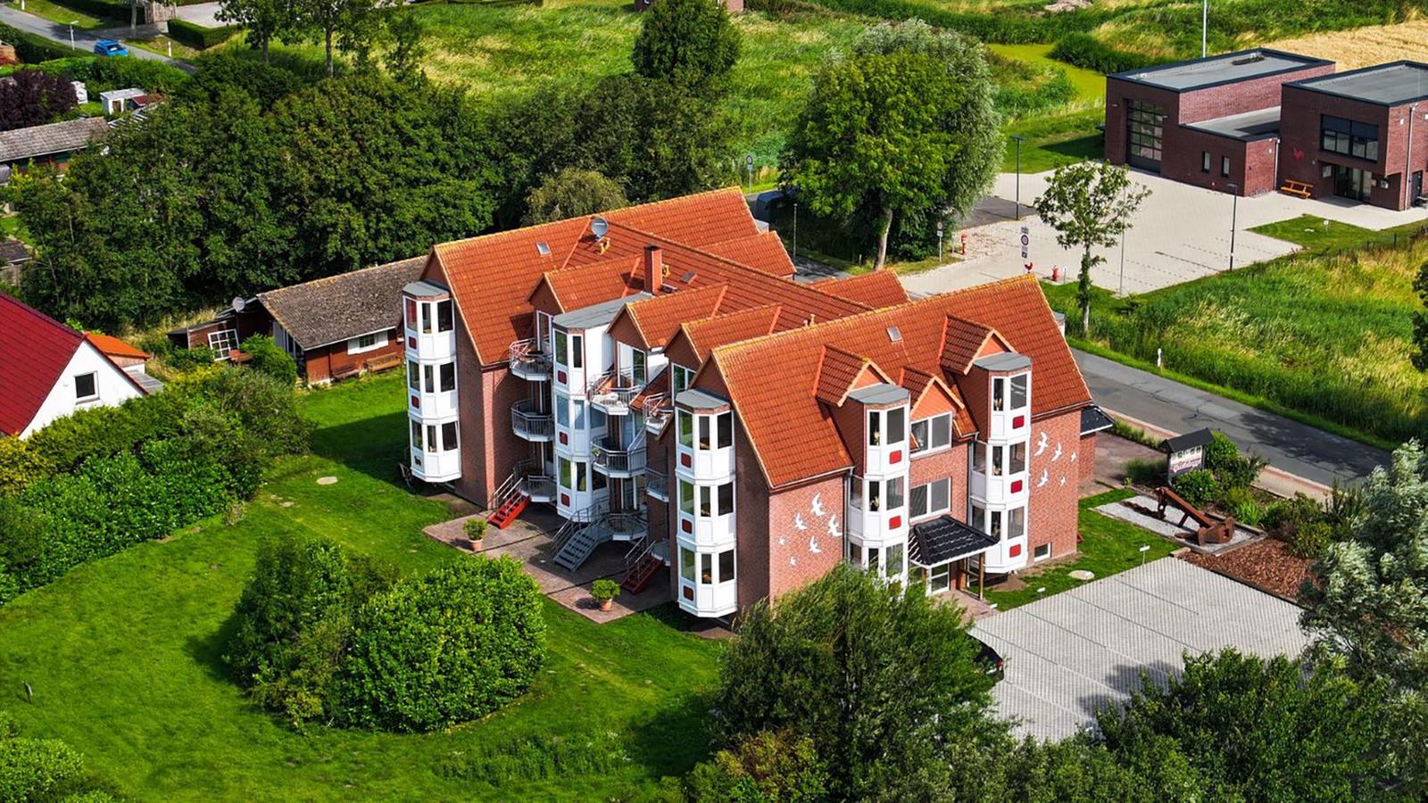 Dieser Exposéplan zeigt die Räume einer Wohnung mit Küche, Bad und Schlafzimmer.