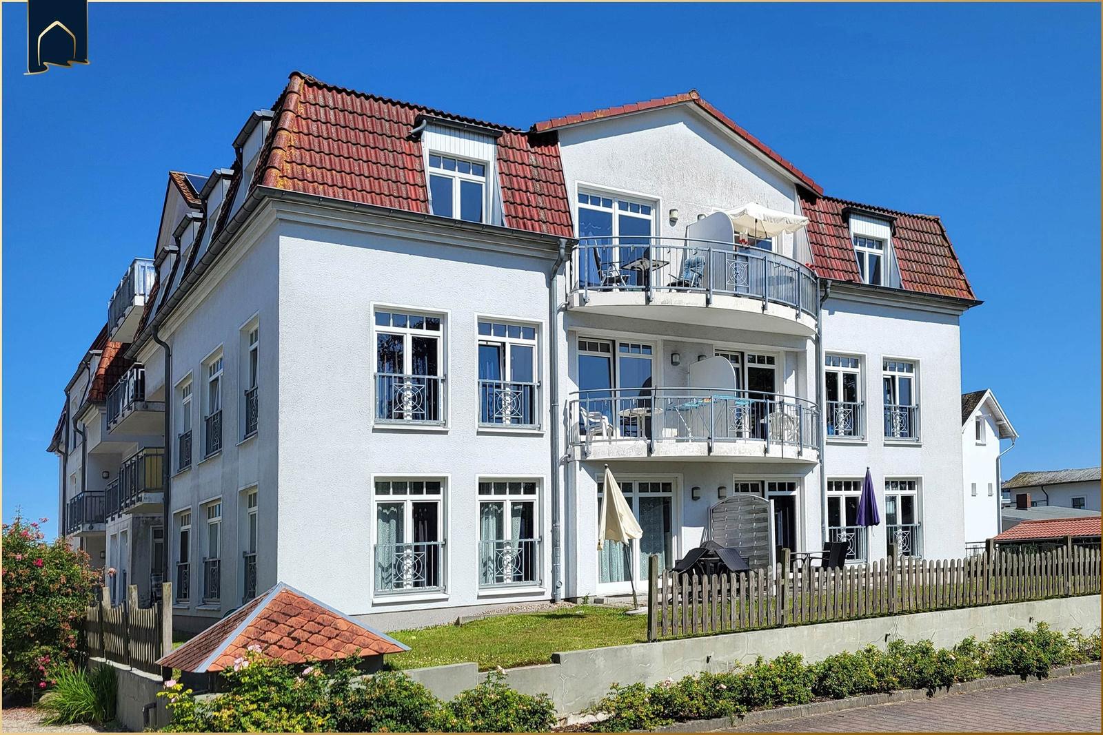 Haus direkt am Strand mit Blick aufs Meer und Promenade.