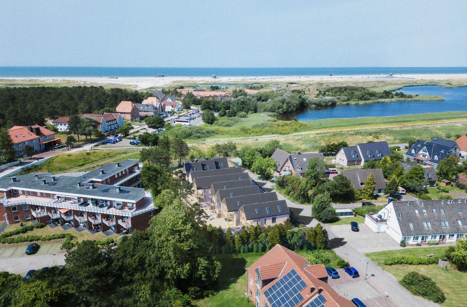 Untertageparkhaus mit markierten Parkplätzen und Säulen.