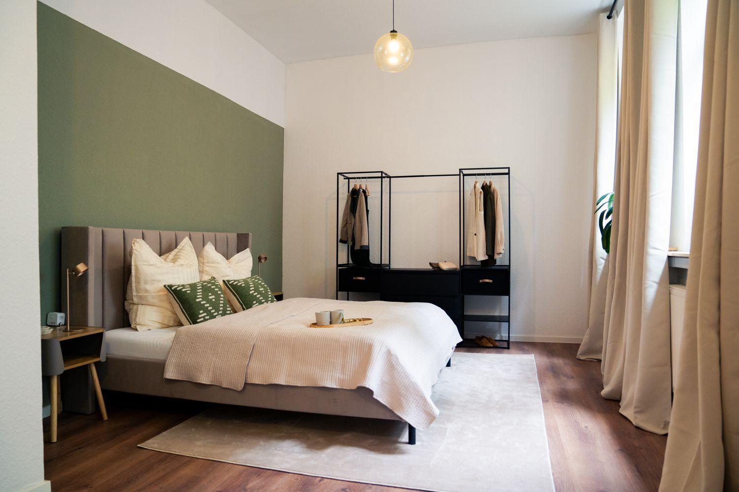 Doppelbettschlafzimmer mit Schlafsofa