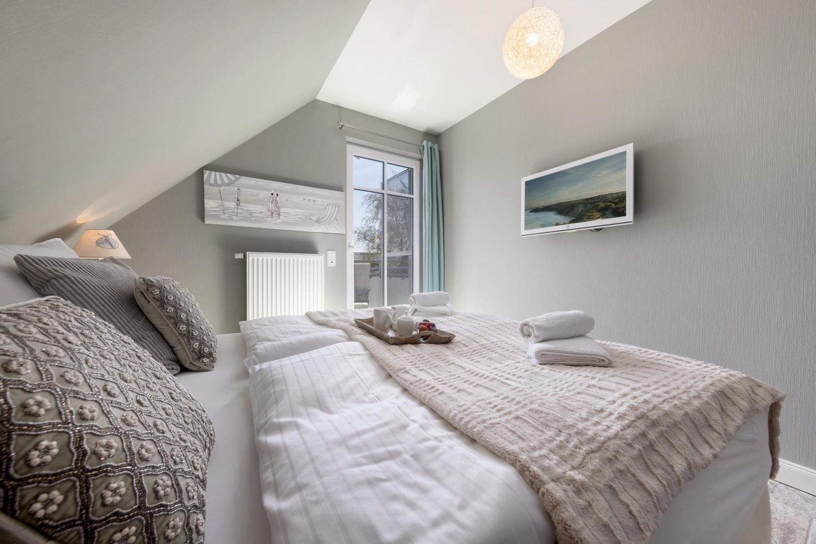 Schlafzimmer 1...