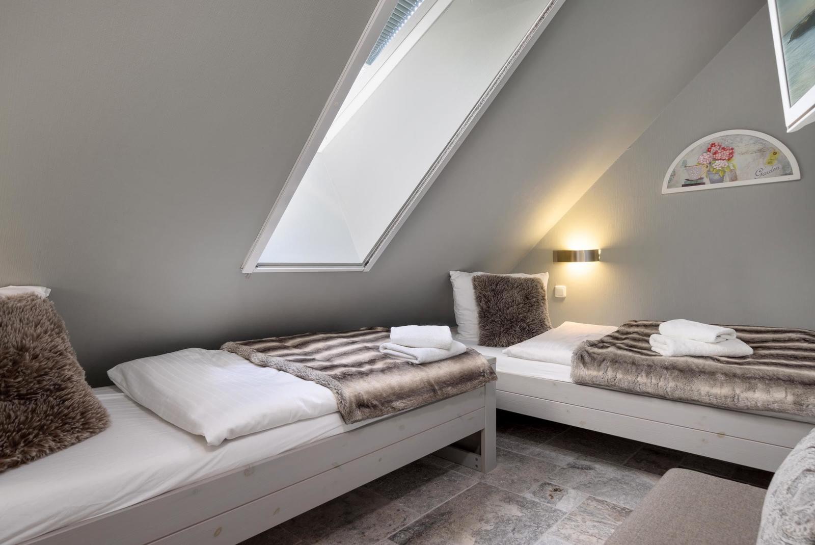 Schlafzimmer 2...