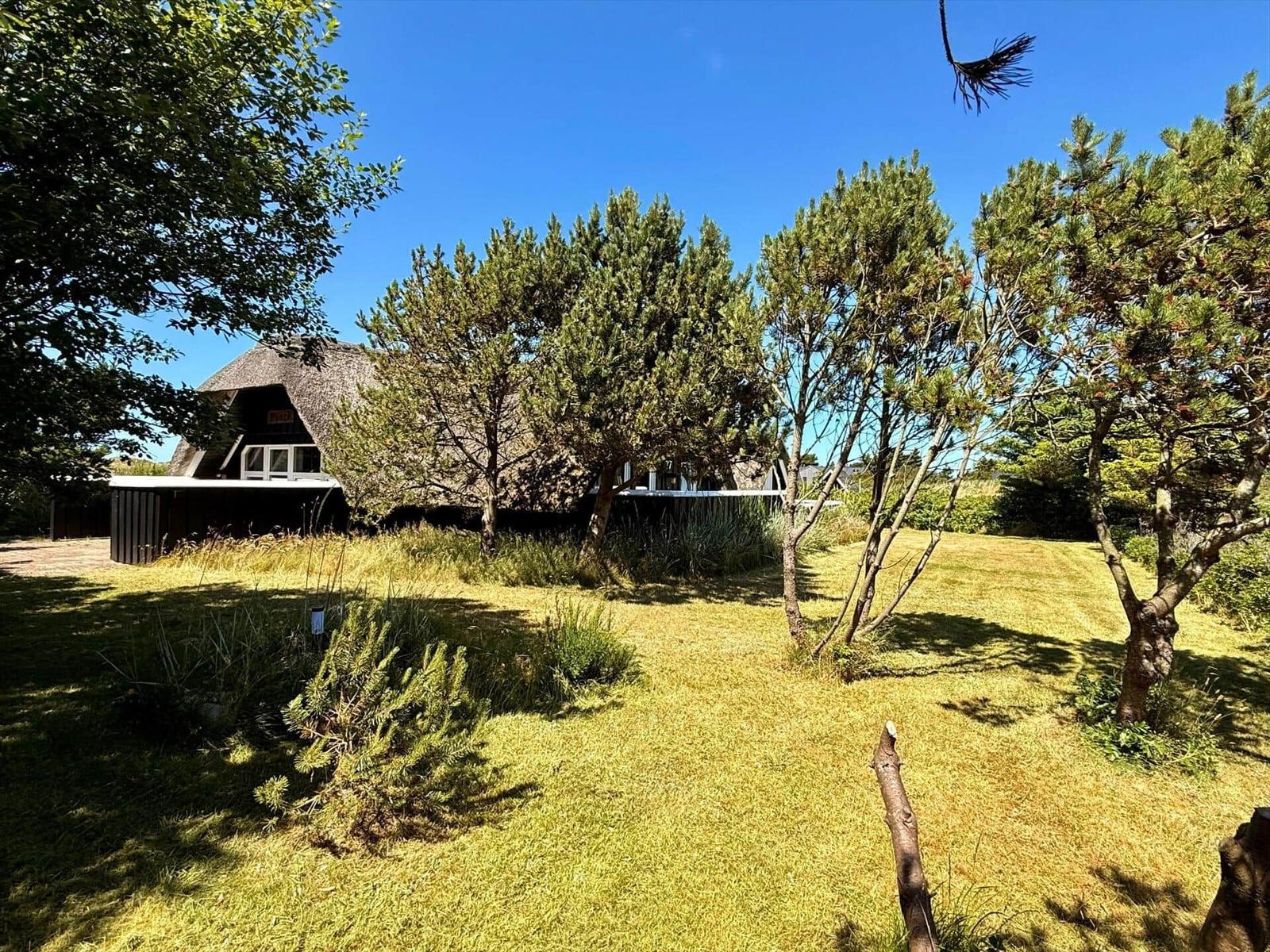 Wohnung mit Küche, zwei Schlafzimmern, Sauna und Privatbereich.